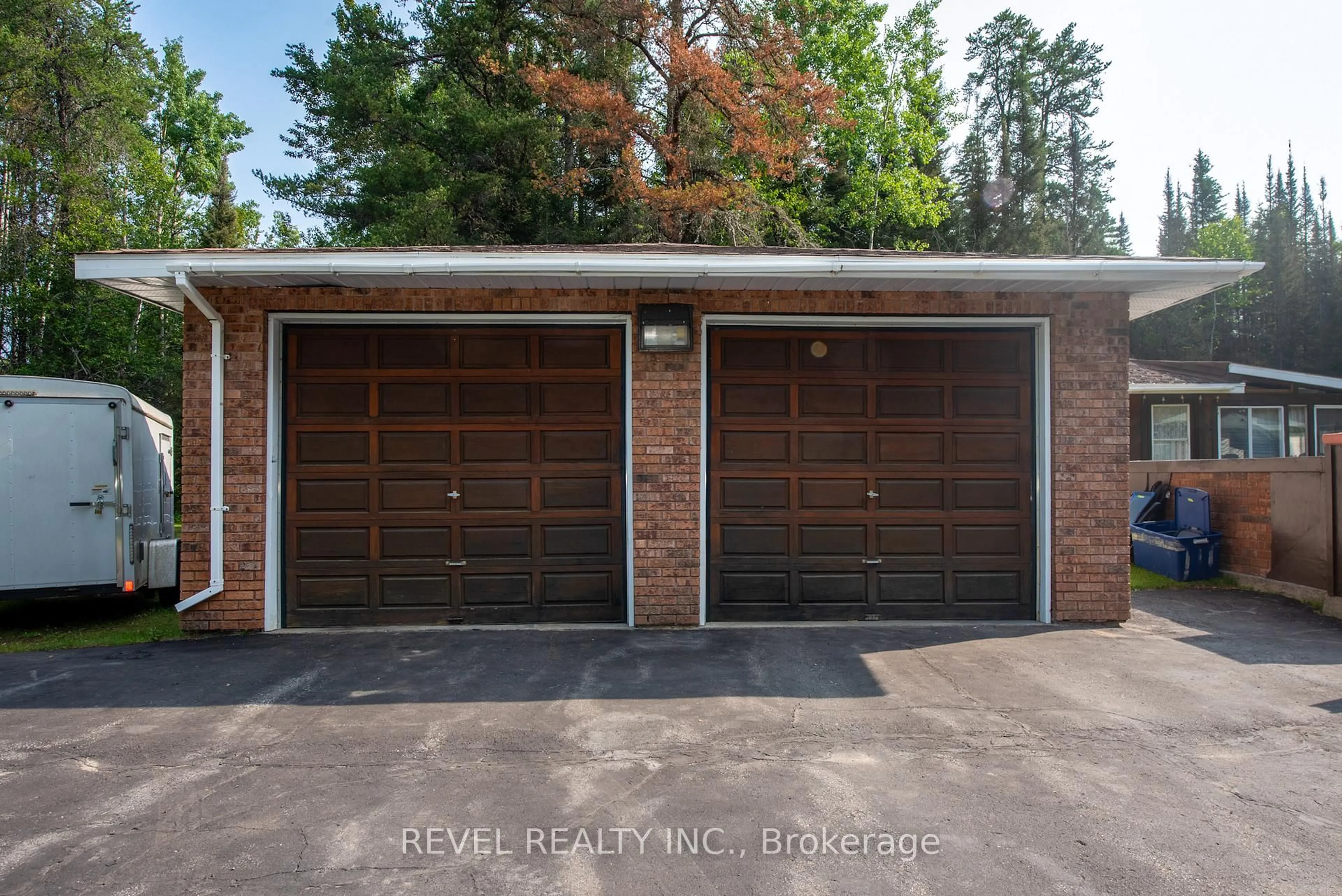 Indoor garage for 1040 Goldmine Rd, Timmins Ontario P4N 7C2