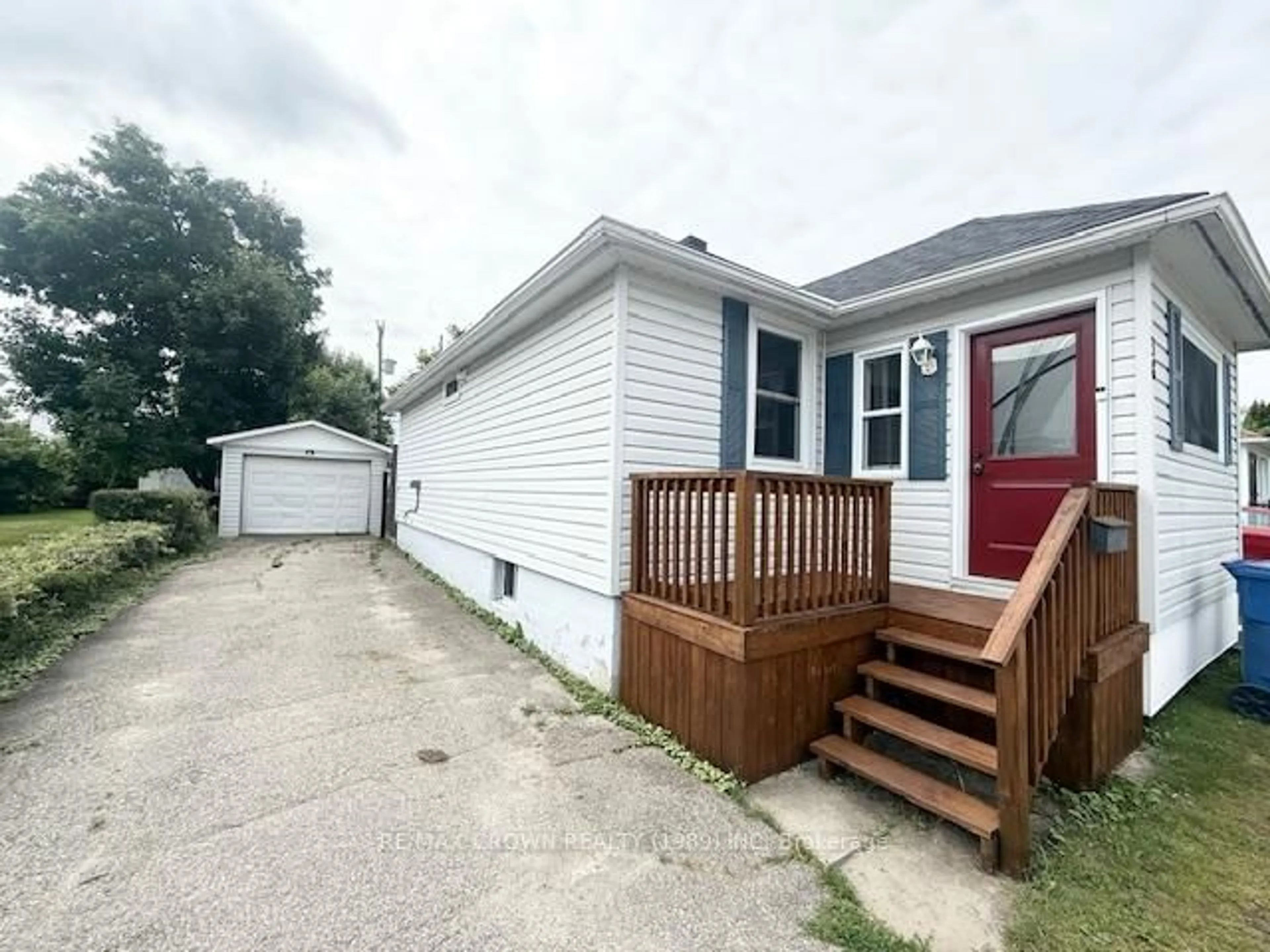 Unknown for 38 Egerton St, Kapuskasing Ontario P5N 1J3