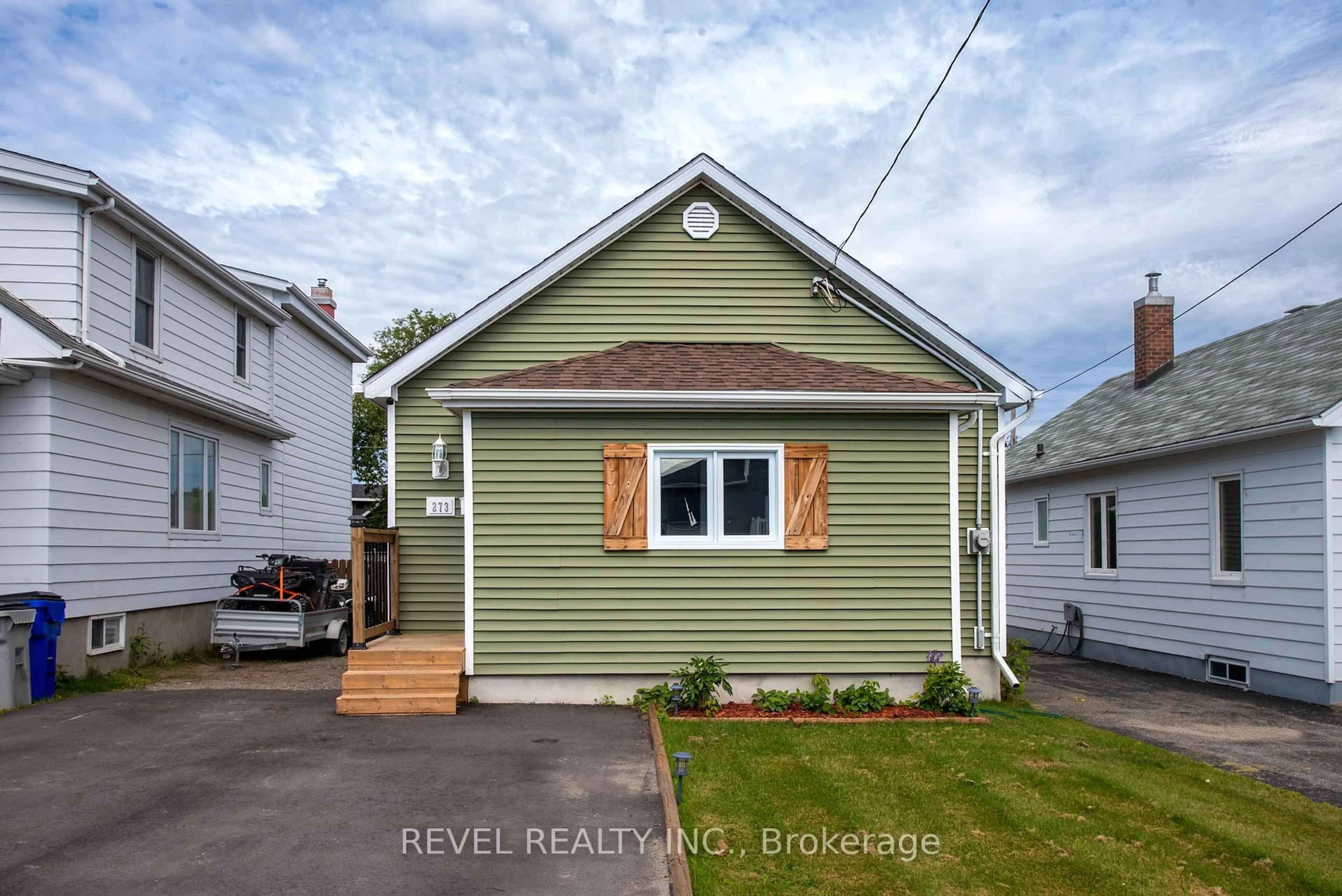 Home with vinyl exterior material, street for 273 Toke St, Timmins Ontario P4N 6V4