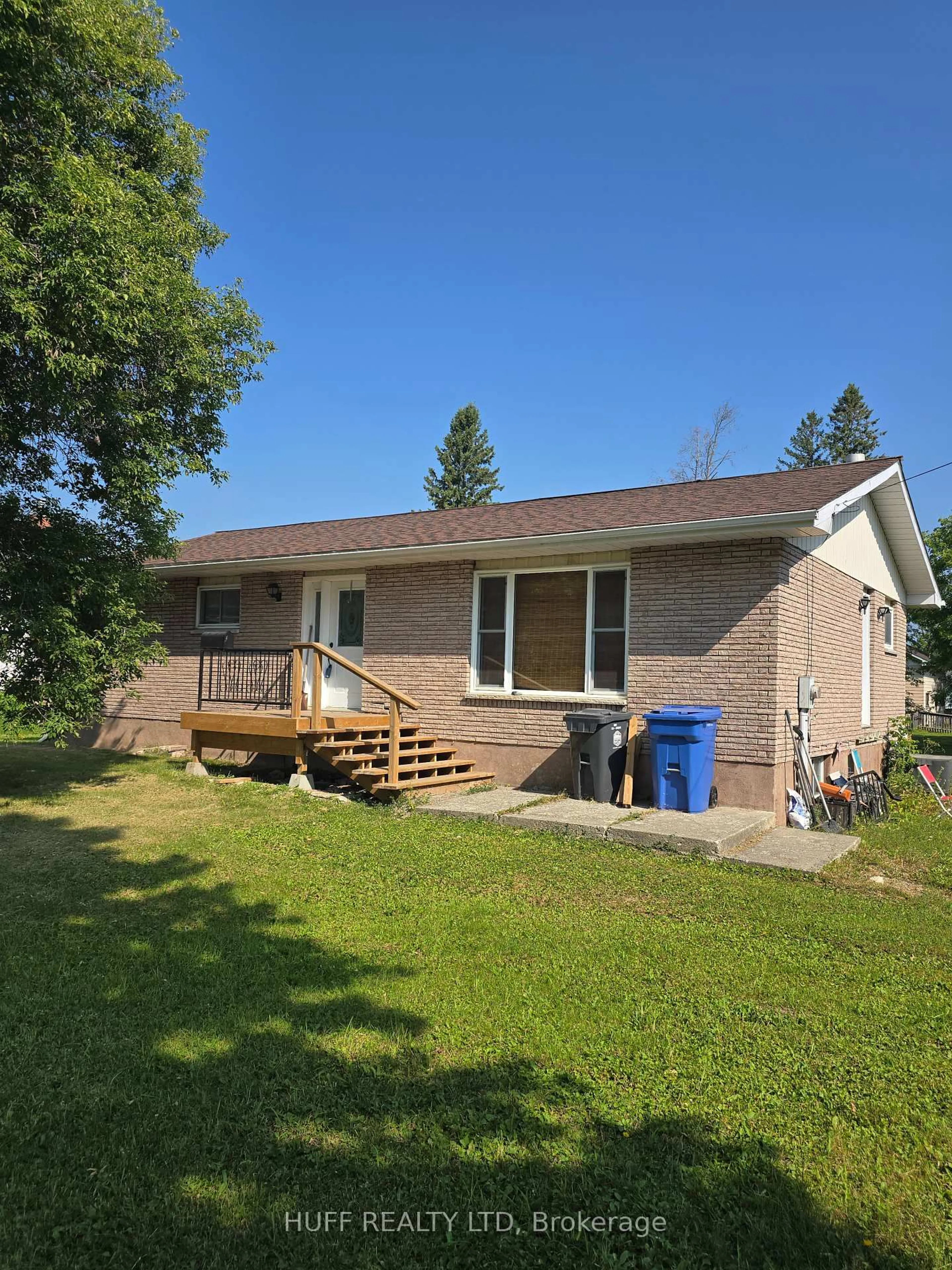 Unknown for 95 6th Ave, Englehart Ontario P0J 1H0
