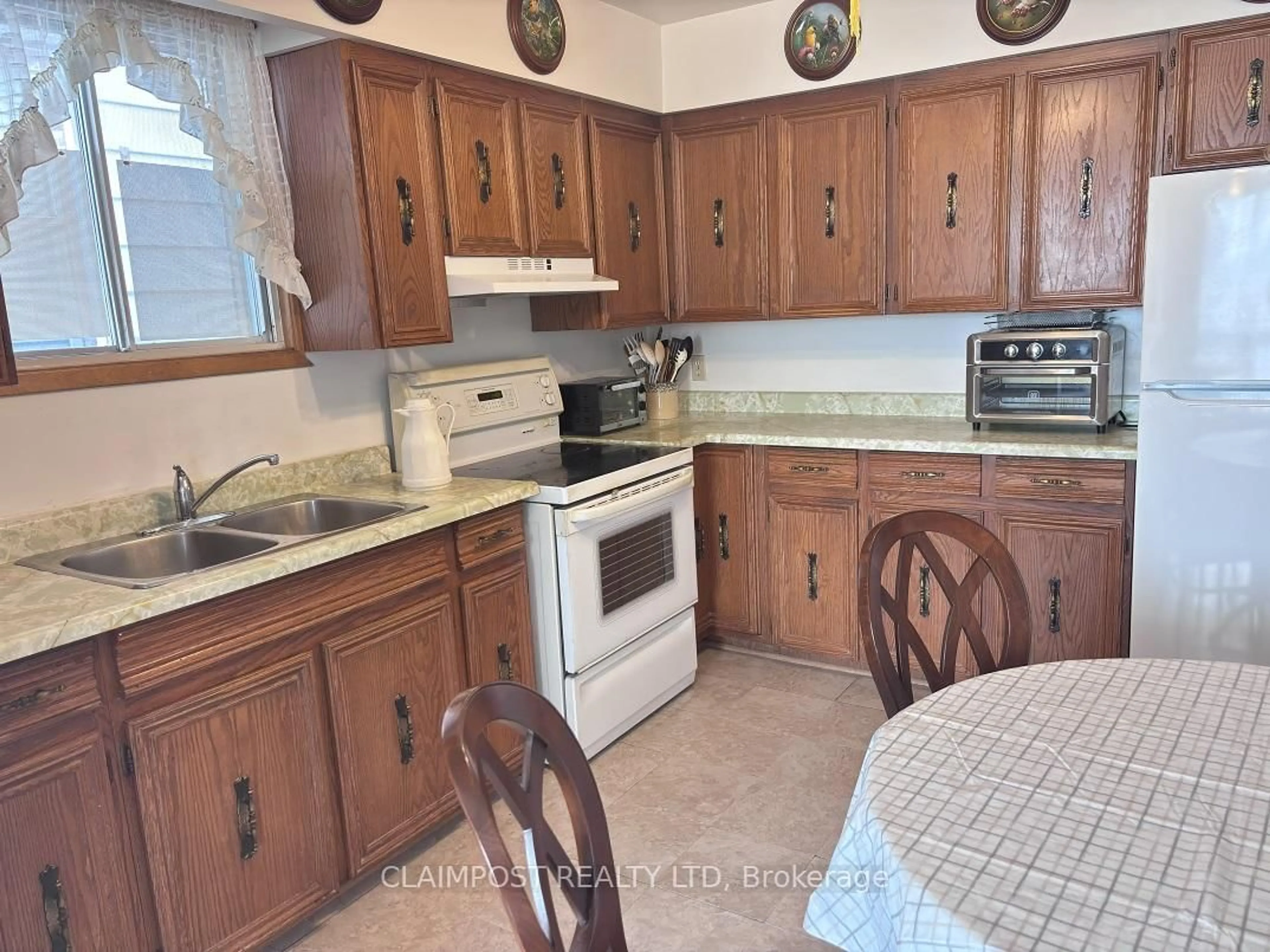Standard kitchen, ceramic/tile floor for 172 Huot St, Timmins Ontario P0N 1H0