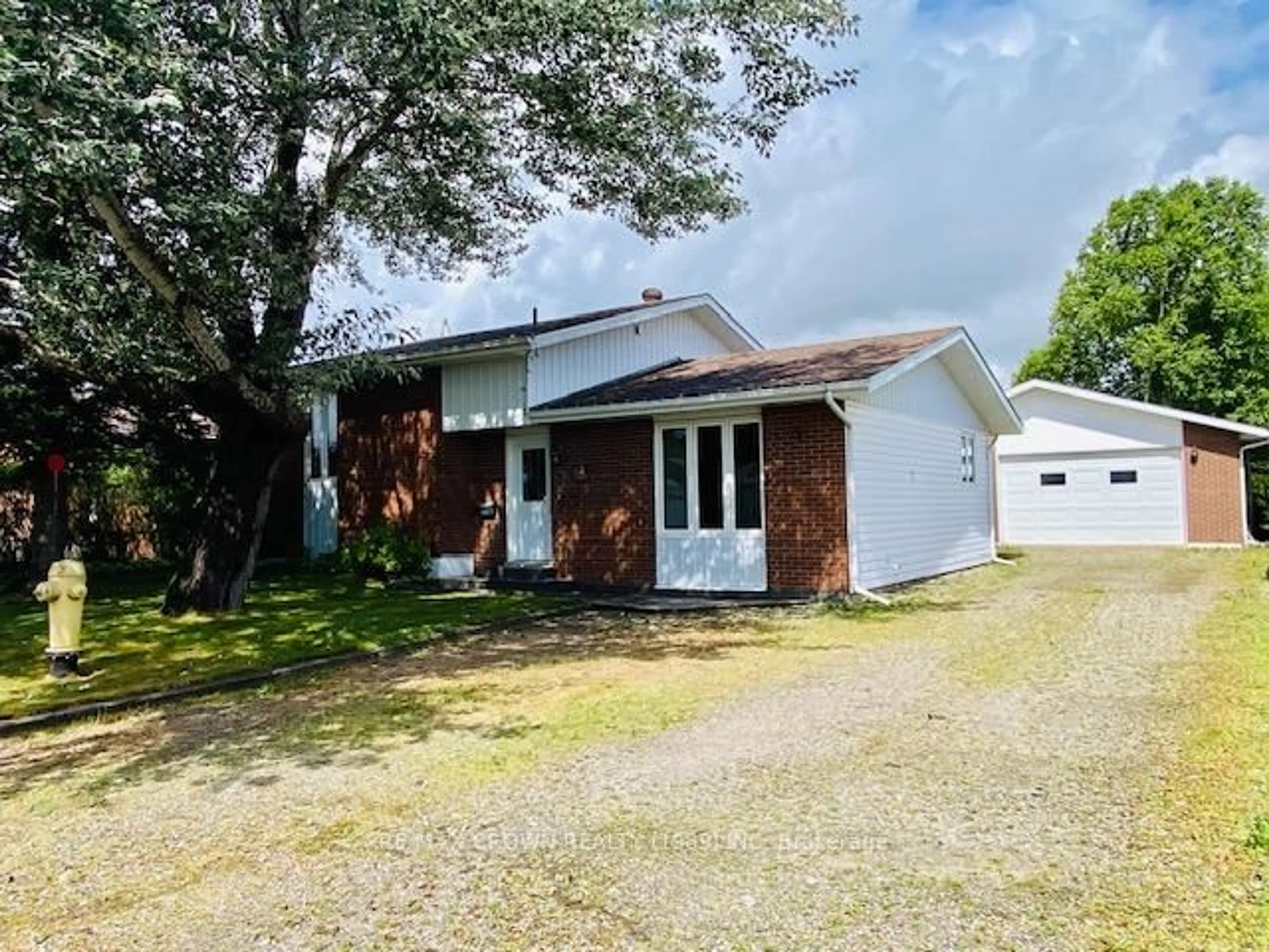 A pic from outside/outdoor area/front of a property/back of a property/a pic from drone, street for 4 Murray St, Kapuskasing Ontario P5N 3B2