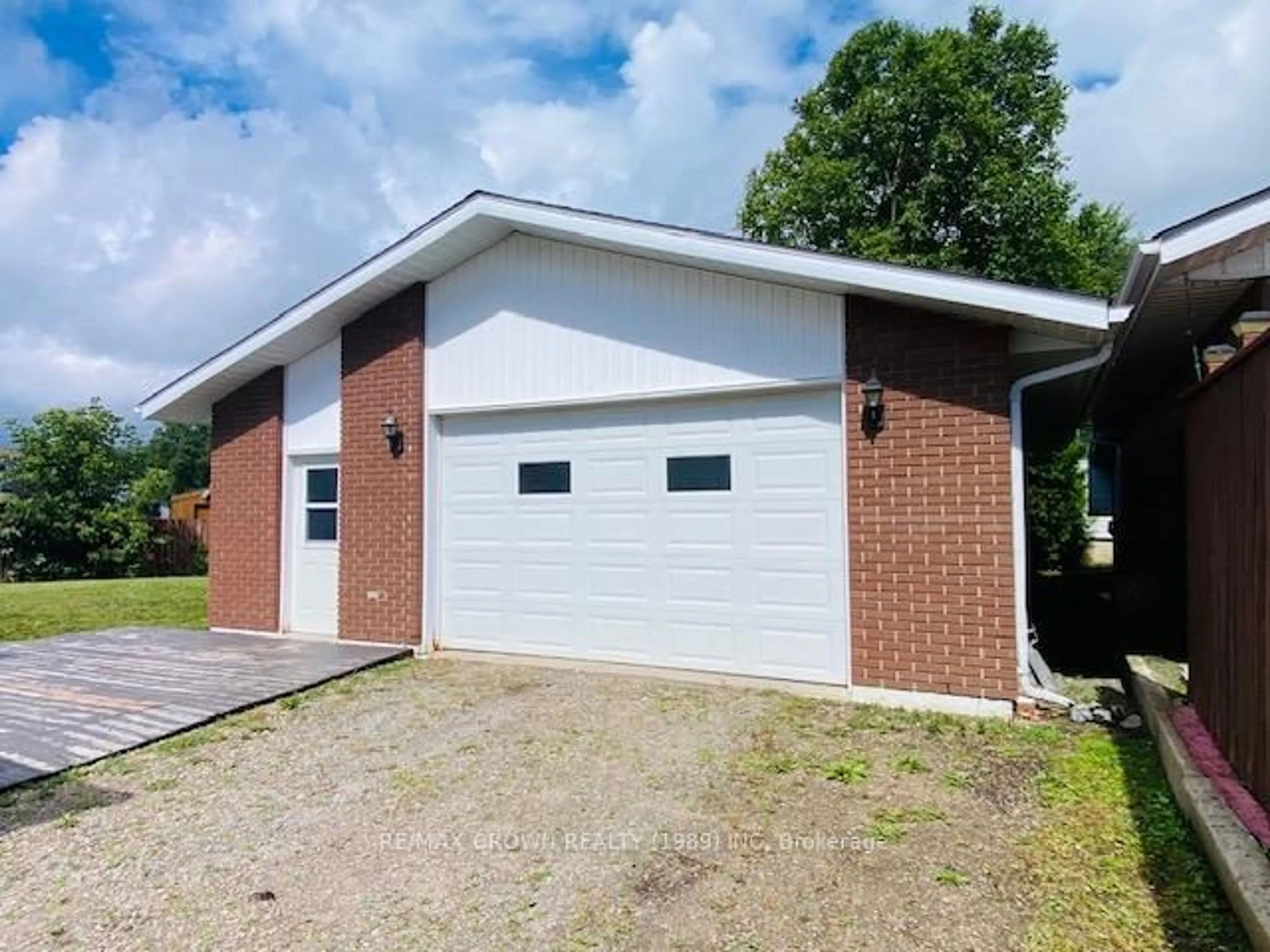Home with brick exterior material, building for 4 Murray St, Kapuskasing Ontario P5N 3B2