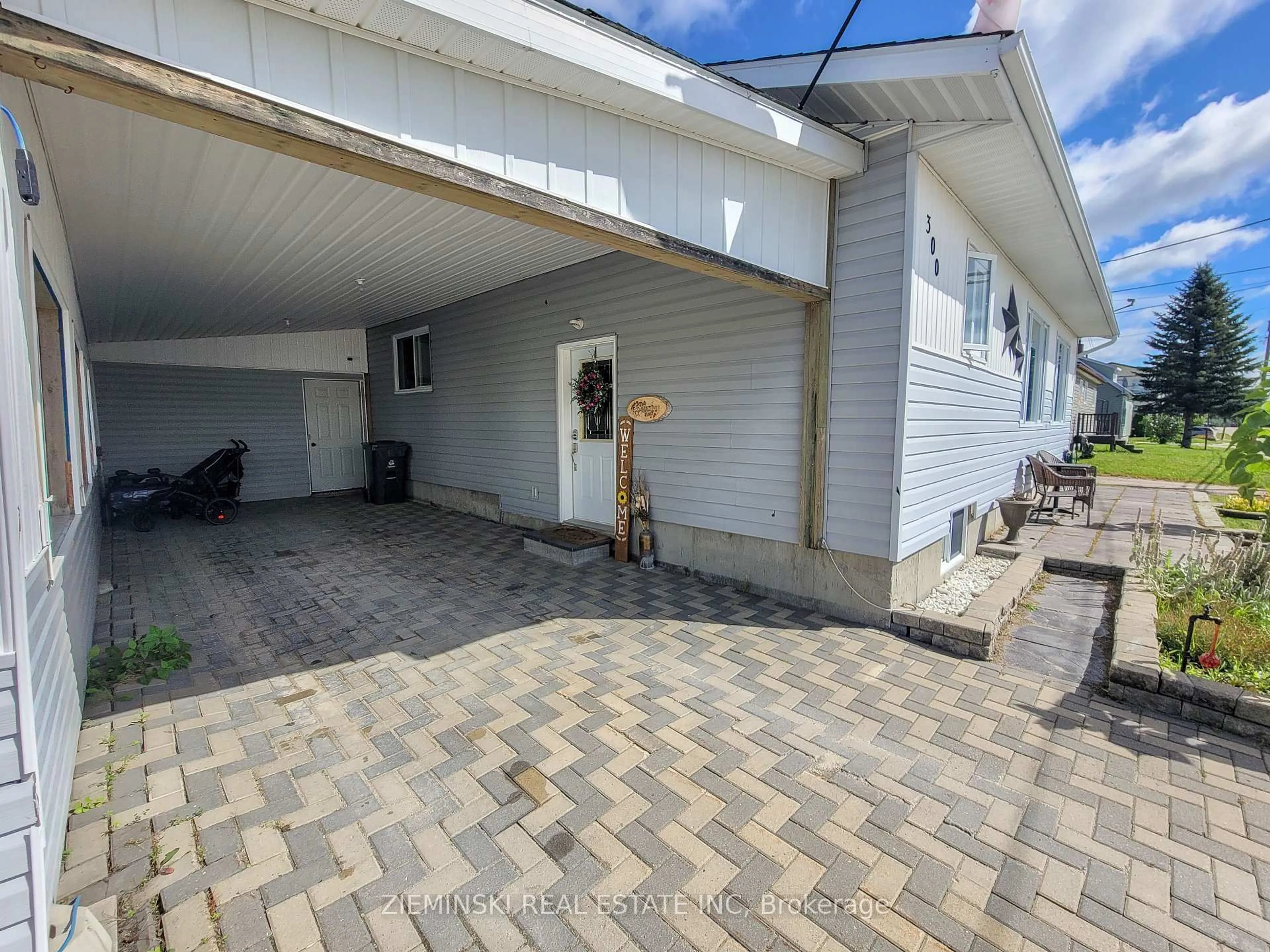 Patio, street for 300 Teefy St, Iroquois Falls Ontario P0K 1G0