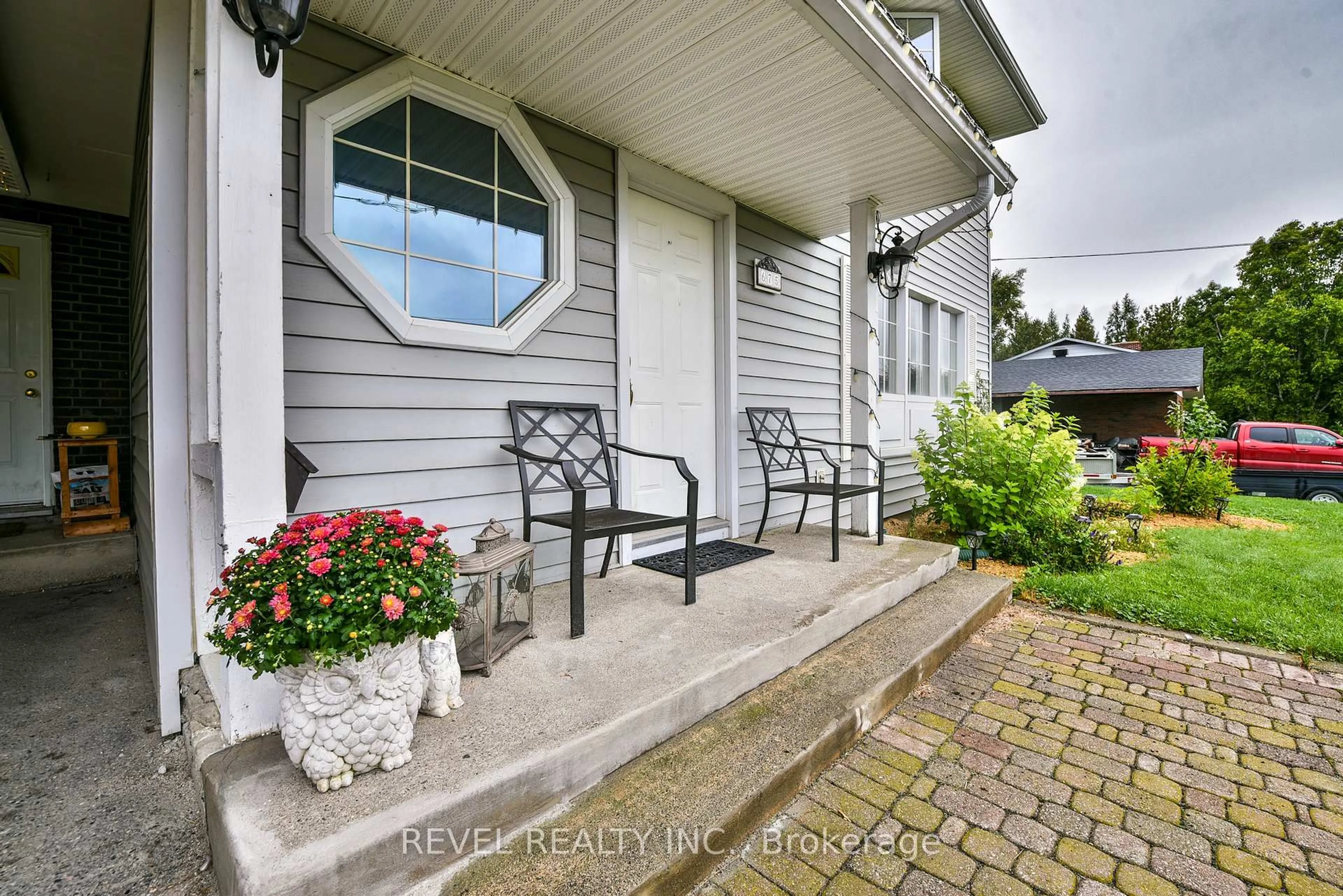 Home with vinyl exterior material, street for 675 Hart St, Timmins Ontario P4N 6Y1