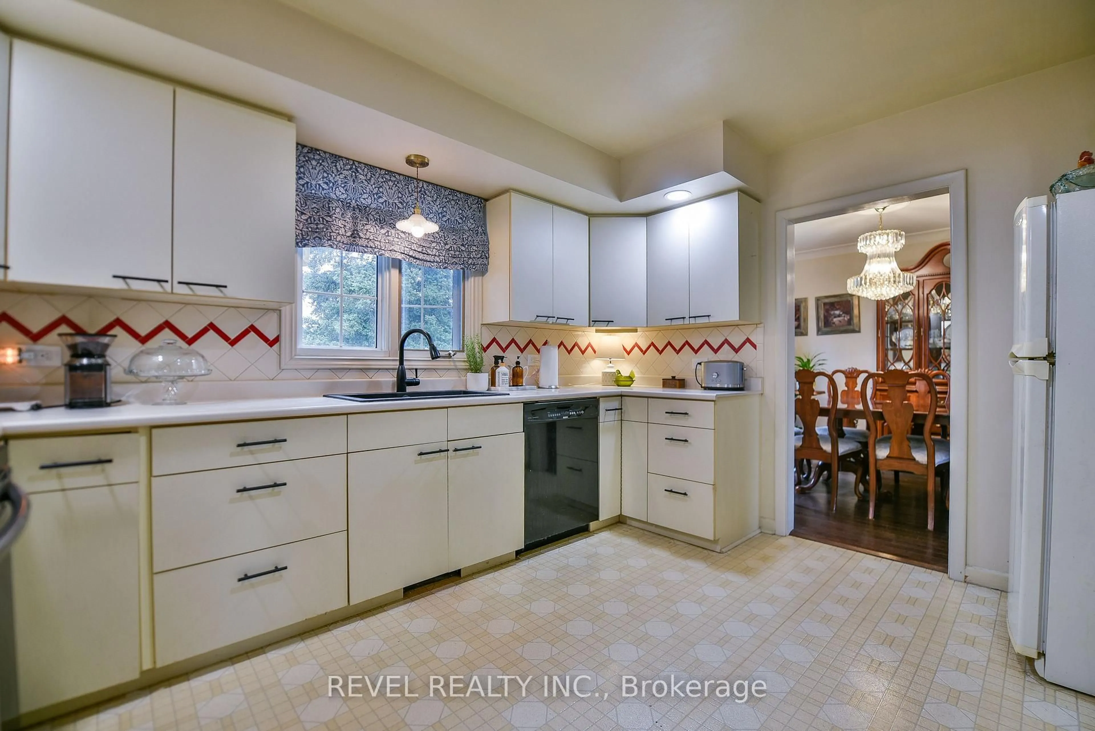 Open concept kitchen, ceramic/tile floor for 675 Hart St, Timmins Ontario P4N 6Y1