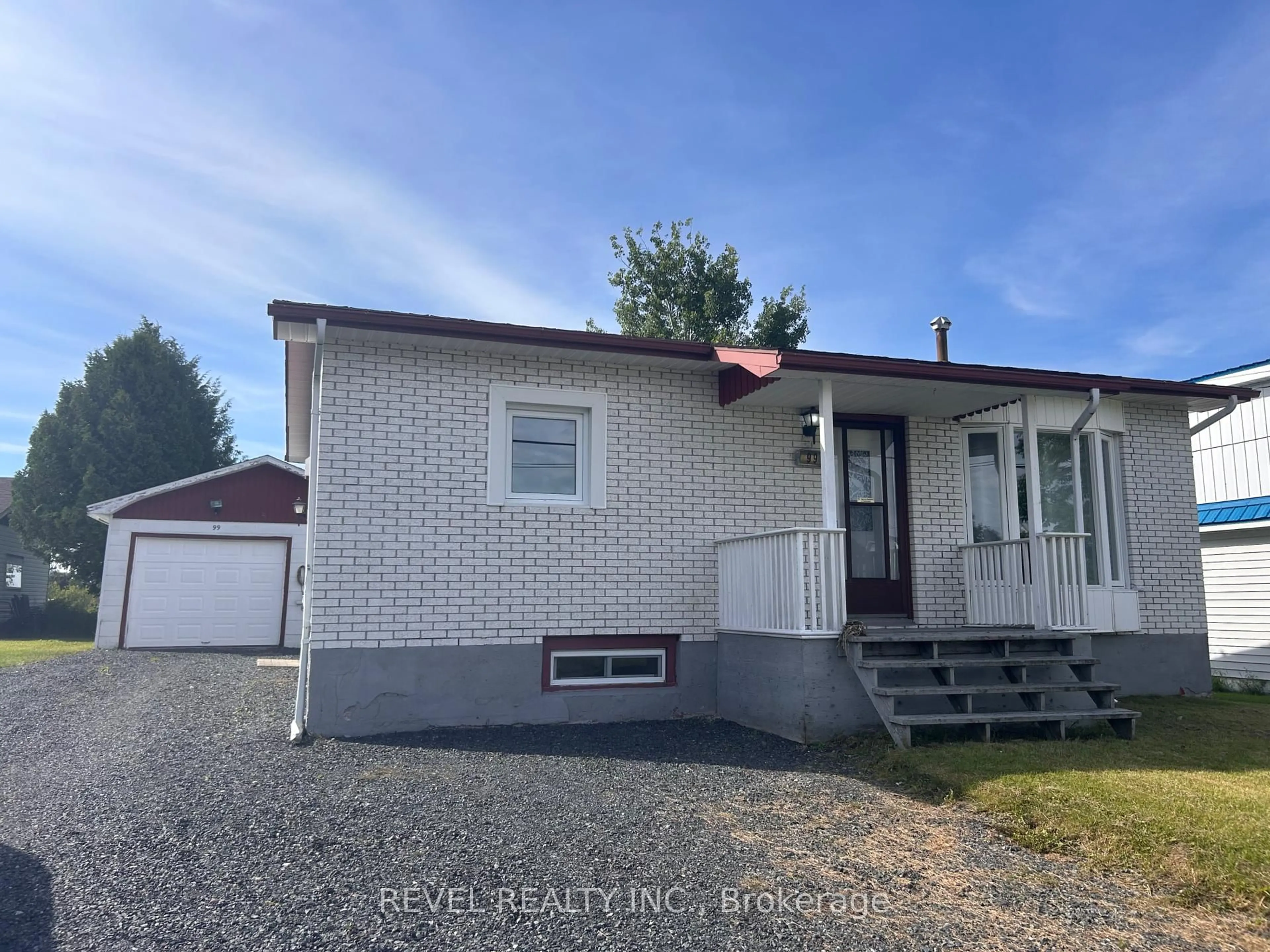 Home with vinyl exterior material, unknown for 99 Hollywood Ave, Smooth Rock Falls Ontario P0L 2B0