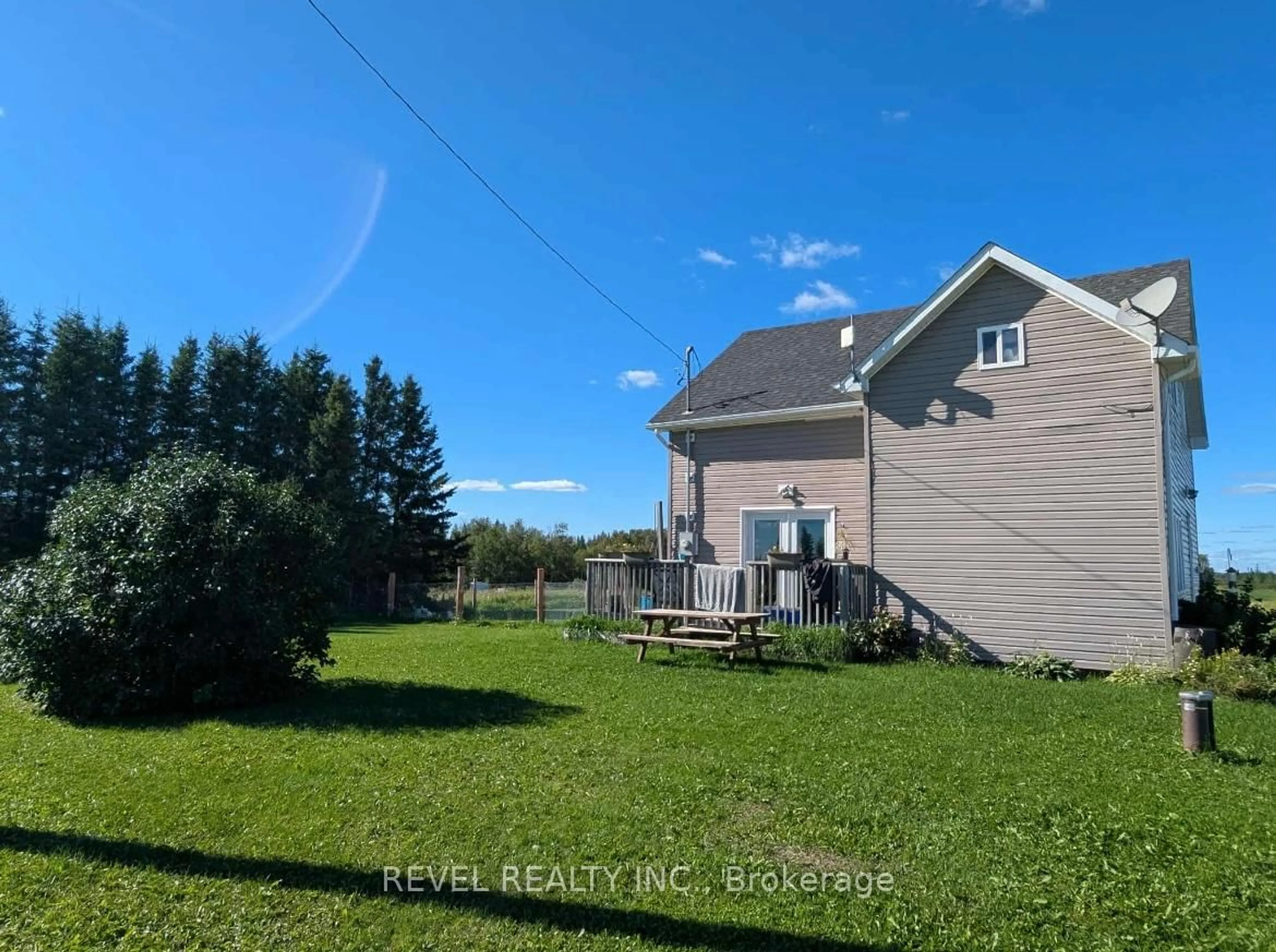 A pic from outside/outdoor area/front of a property/back of a property/a pic from drone, water/lake/river/ocean view for 1105 4 & 5 Glackmeyer Concession, Cochrane Ontario P0L 1C0