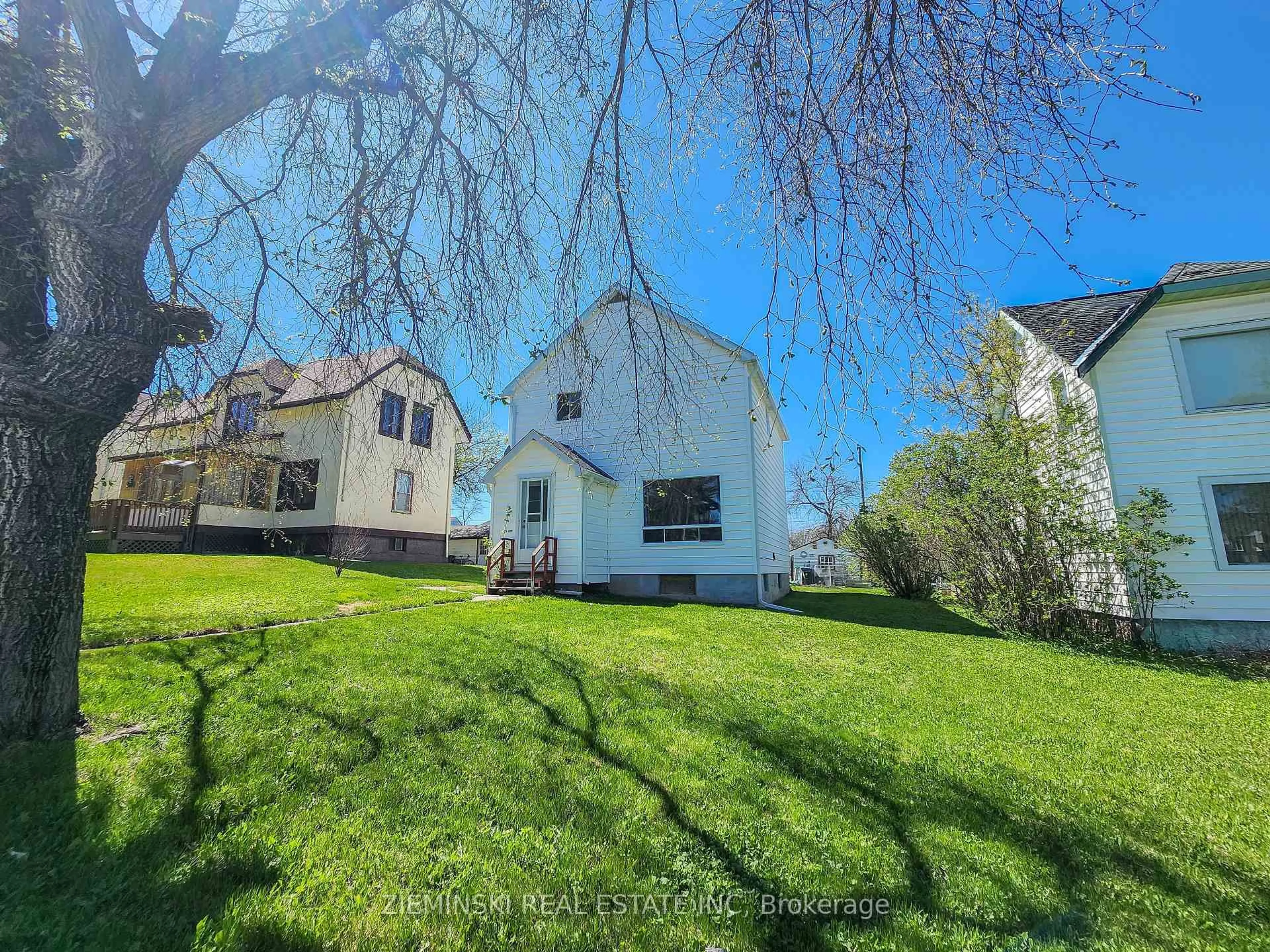 A pic from outside/outdoor area/front of a property/back of a property/a pic from drone, unknown for 120 Devonshire Ave, Iroquois Falls Ontario P0K 1E0