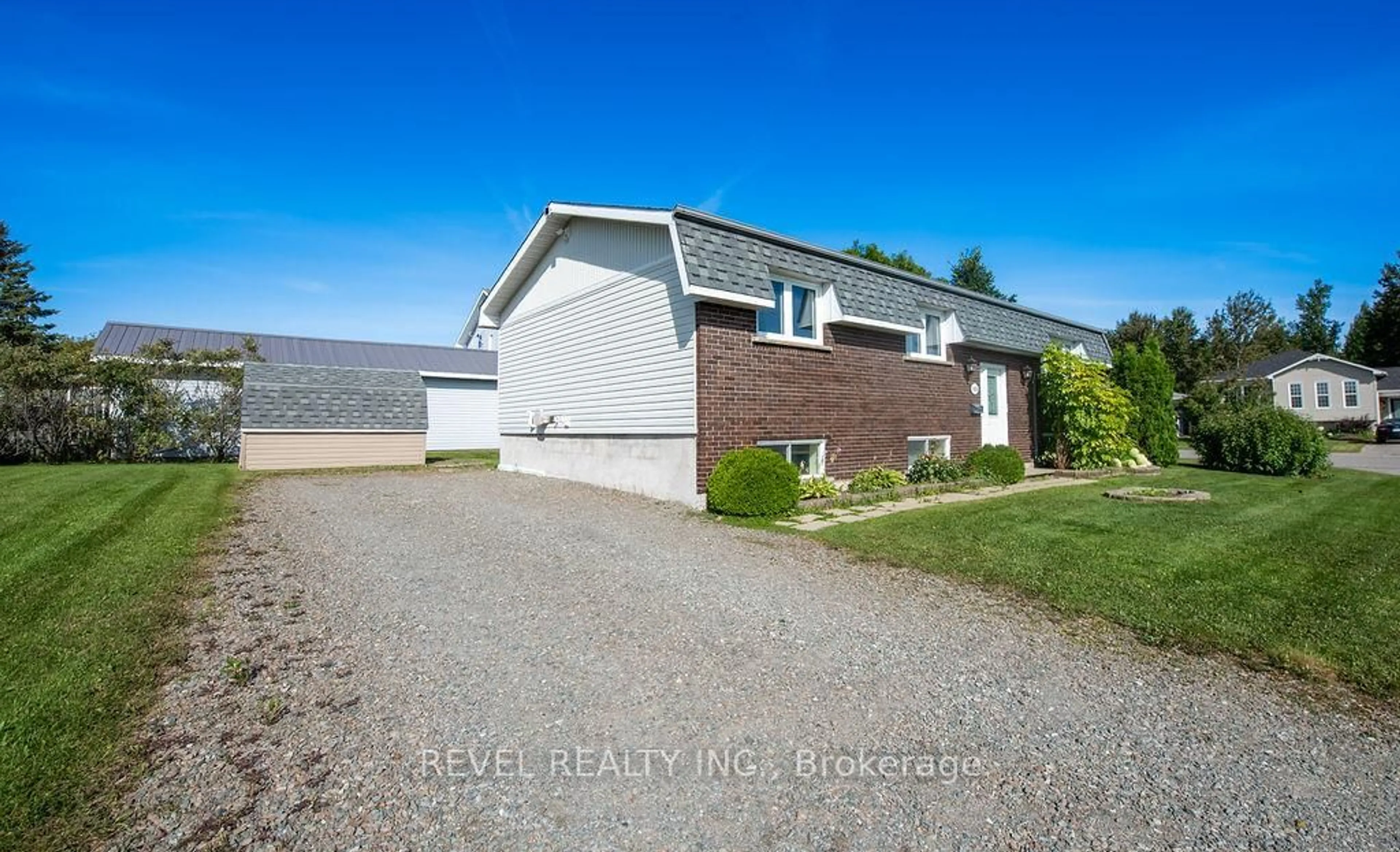 A pic from outside/outdoor area/front of a property/back of a property/a pic from drone, street for 105 Viscount Ave, Timmins Ontario P4R 1G2