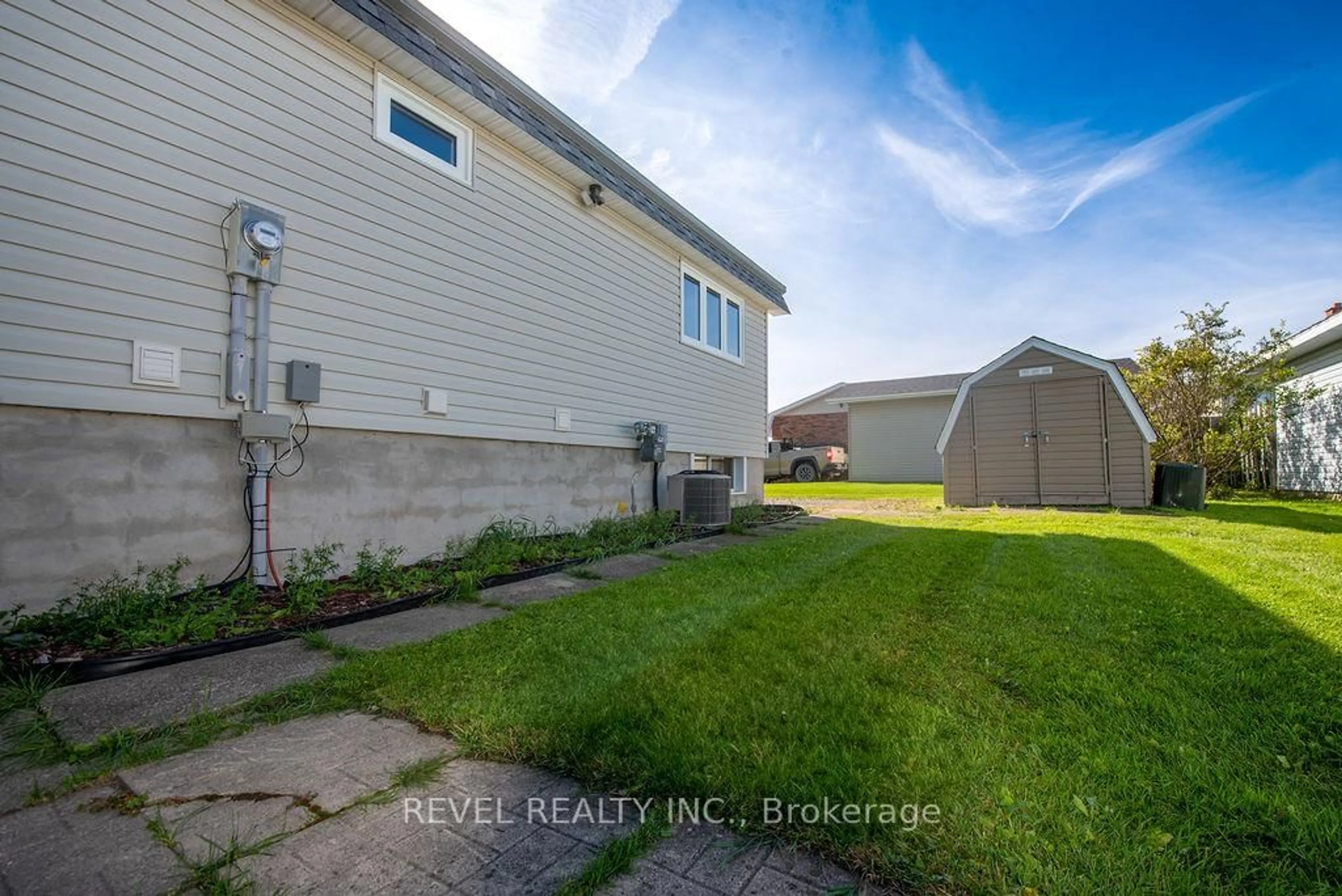 A pic from outside/outdoor area/front of a property/back of a property/a pic from drone, street for 105 Viscount Ave, Timmins Ontario P4R 1G2