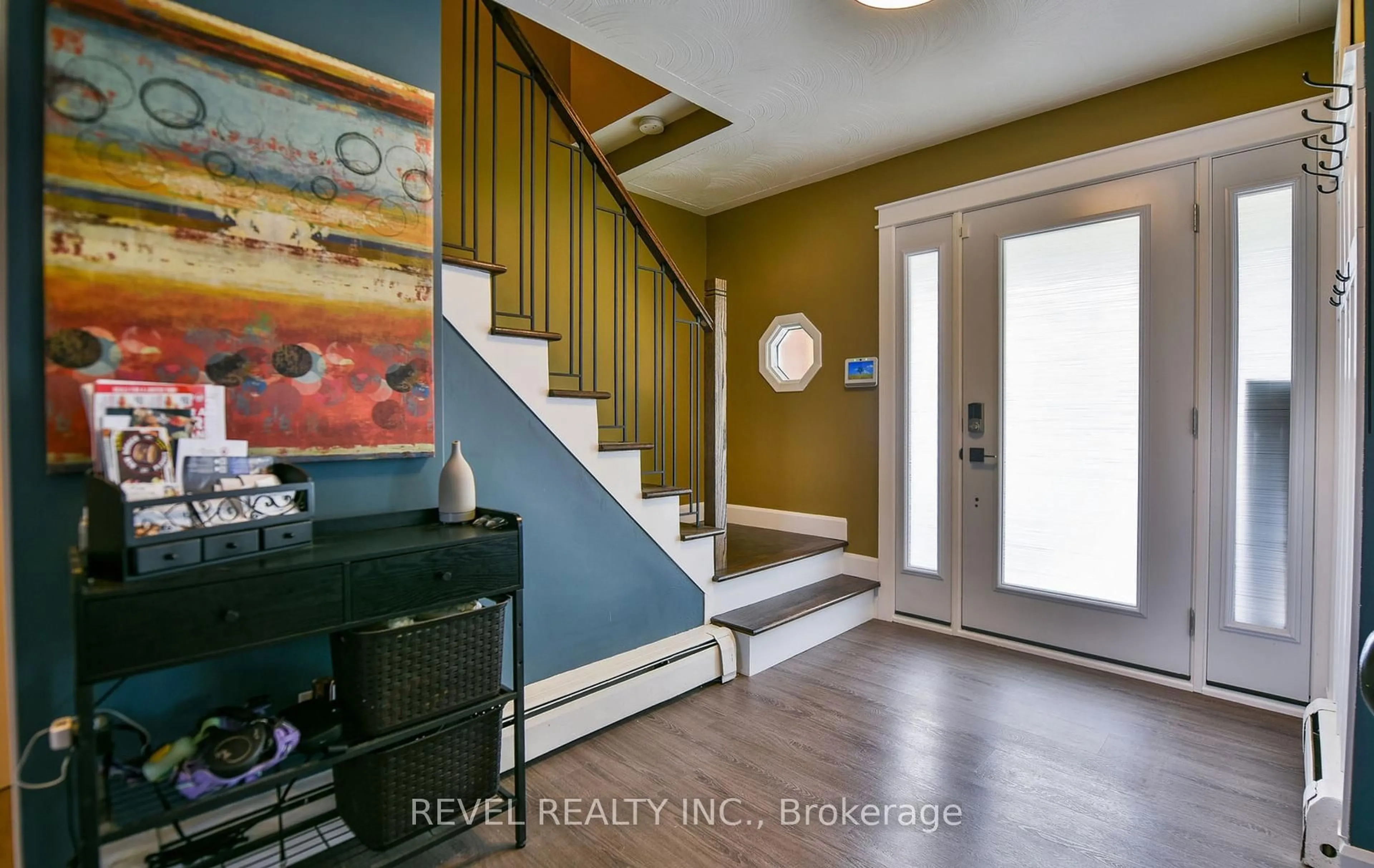 Indoor entryway for 432 Morandin Ave, Timmins Ontario P4N 7R4