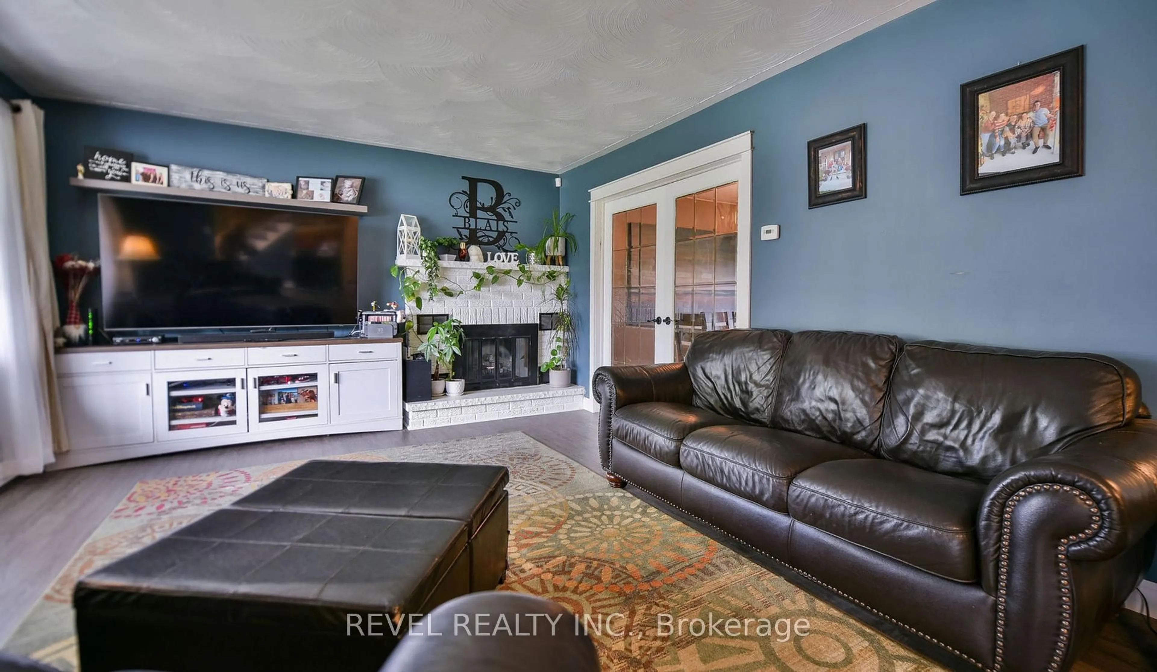 Living room with furniture, unknown for 432 Morandin Ave, Timmins Ontario P4N 7R4