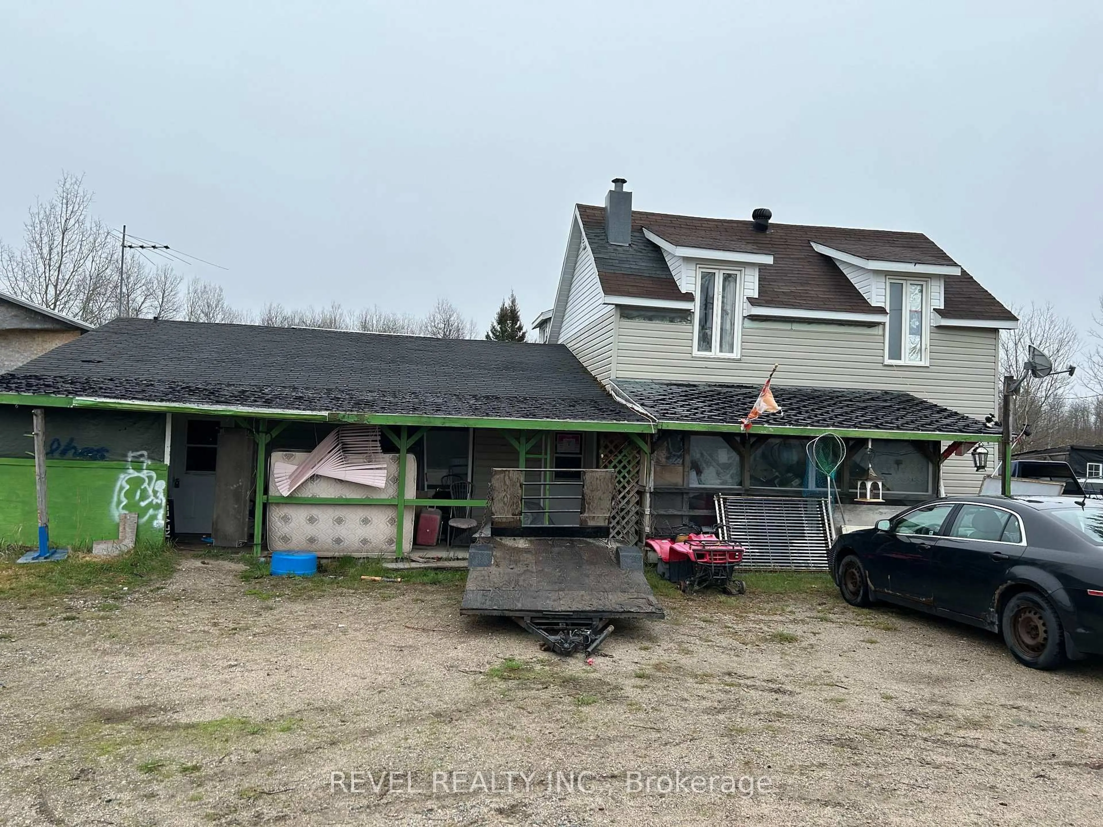 A pic from outside/outdoor area/front of a property/back of a property/a pic from drone, building for 1759 -1762 Clute Township, Cochrane Ontario P0L 1C0