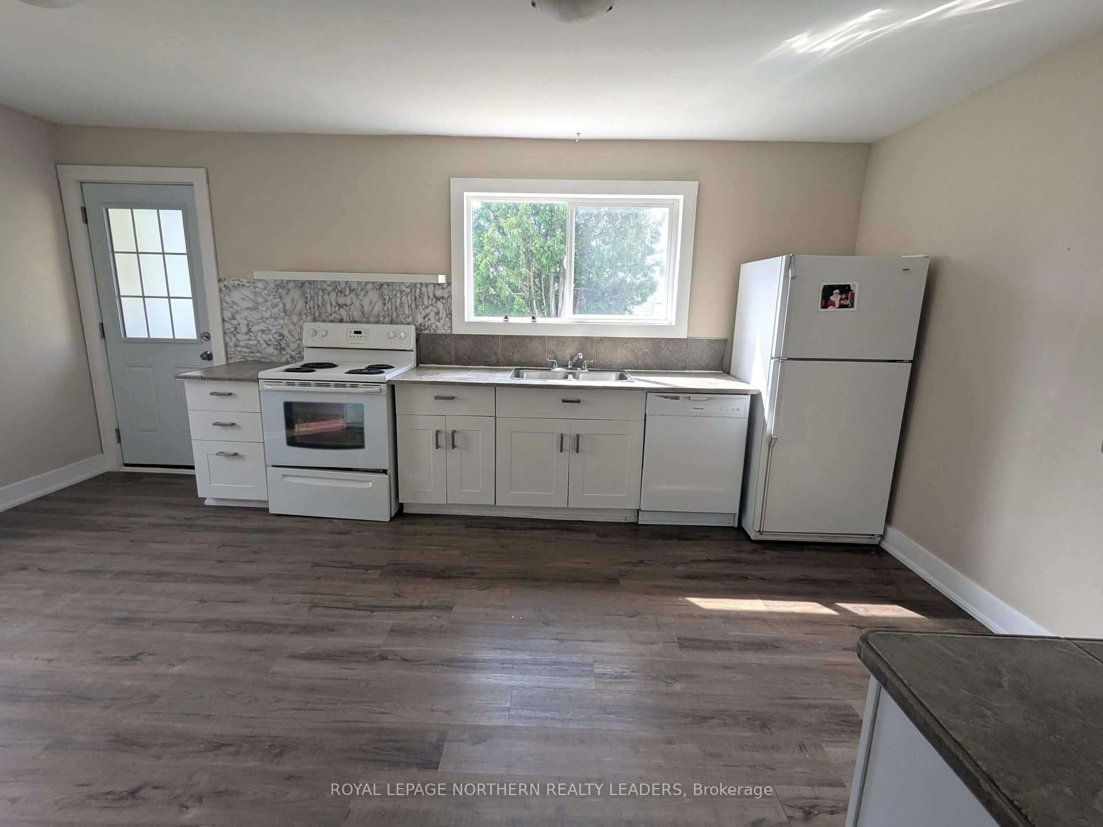 Standard kitchen, unknown for 187 Maple St, Timmins Ontario P4N 6B7