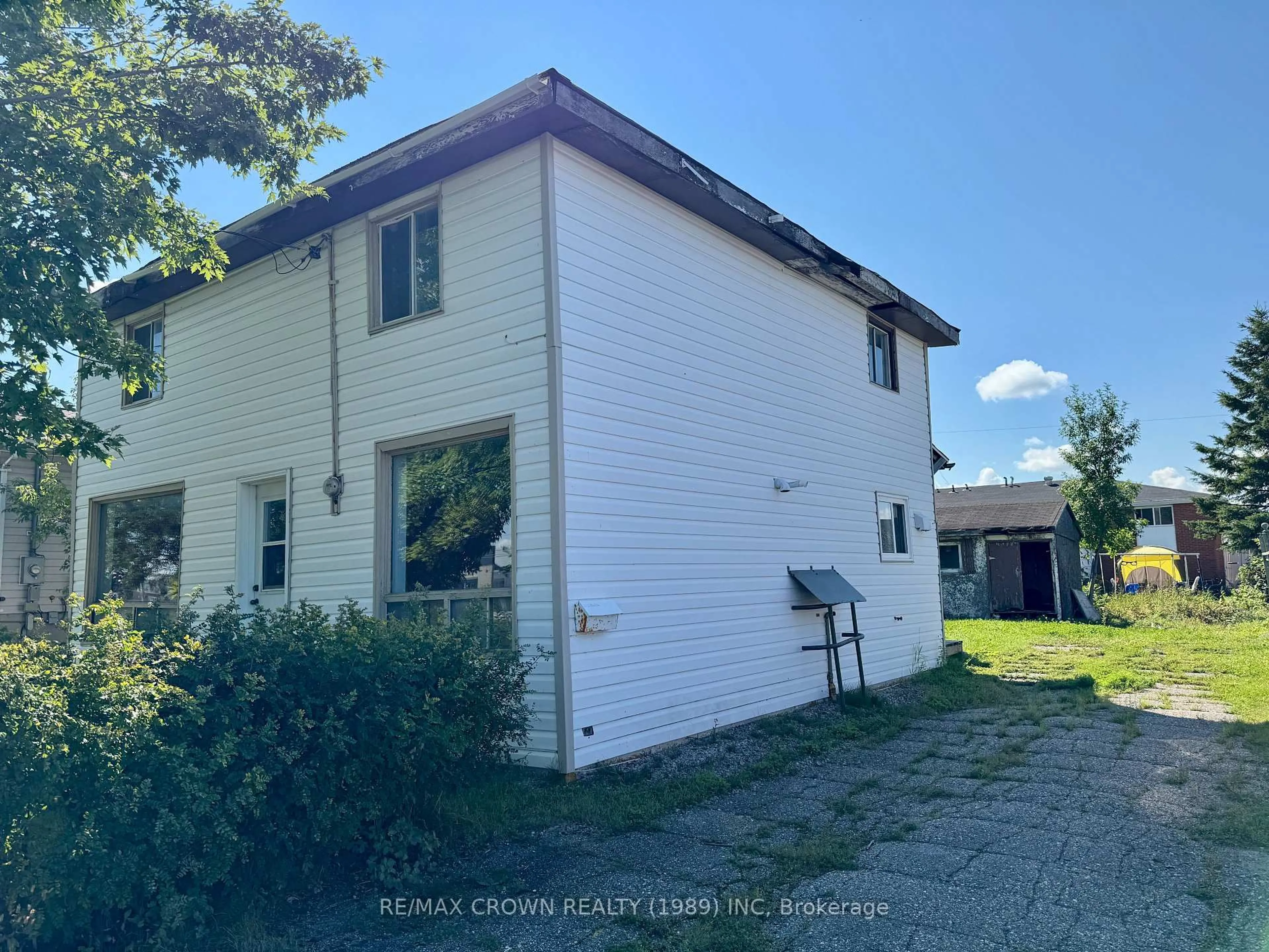 A pic from outside/outdoor area/front of a property/back of a property/a pic from drone, building for 17 Lemarier St, Kapuskasing Ontario P5N 2S7