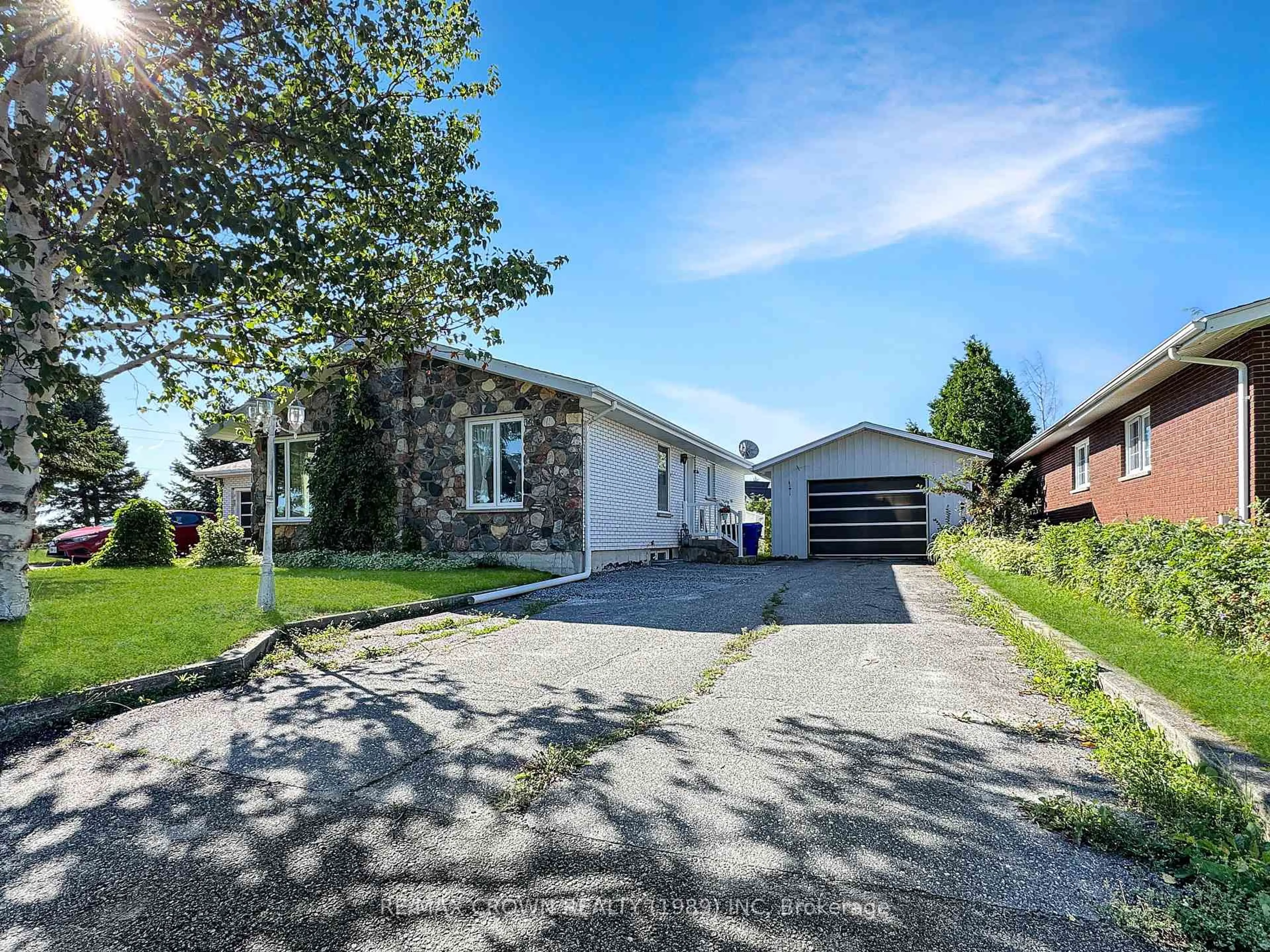 Unknown for 1501 West St, Hearst Ontario P0L 1N0