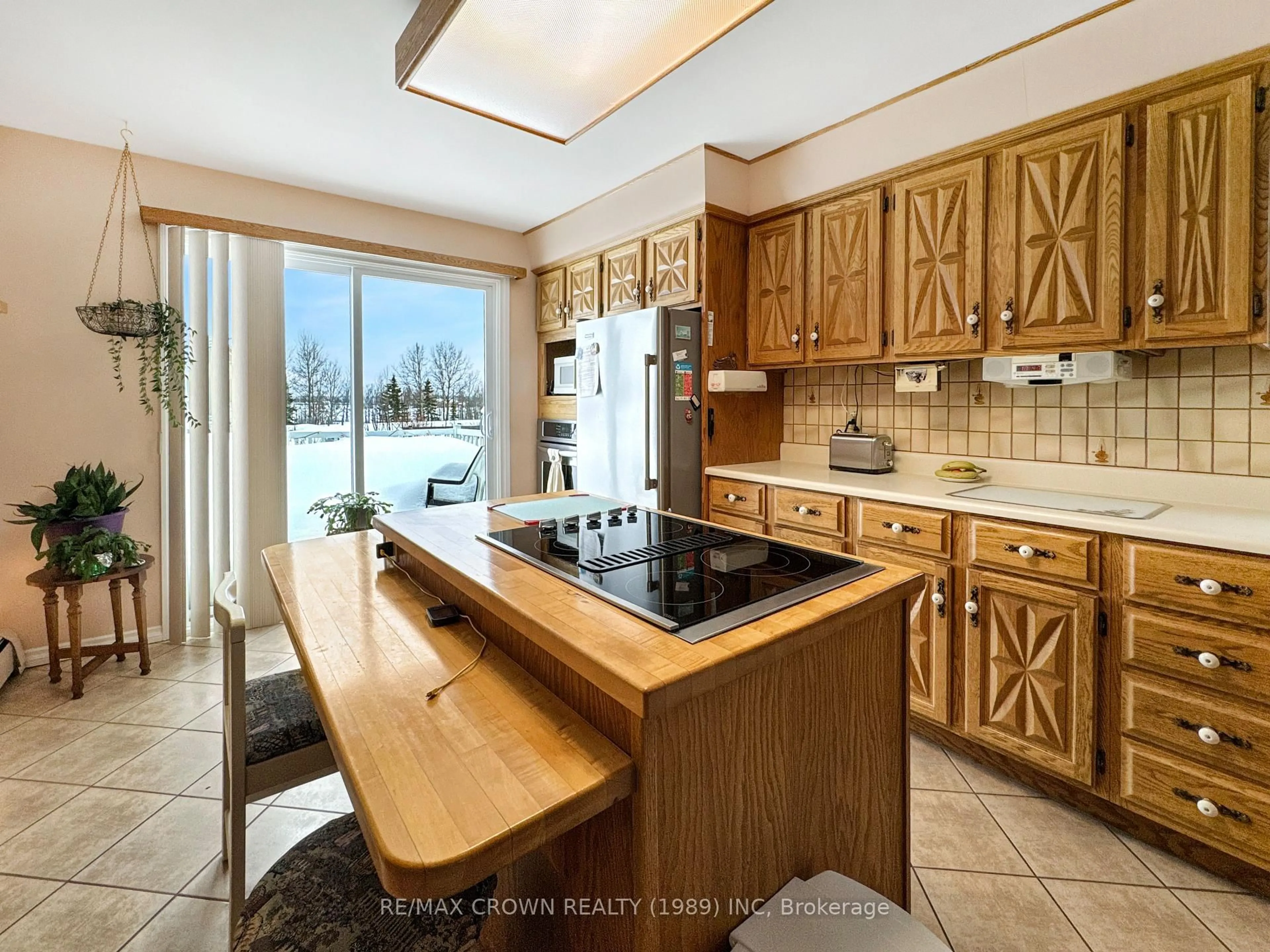 Open concept kitchen, ceramic/tile floor for 1501 West St, Hearst Ontario P0L 1N0