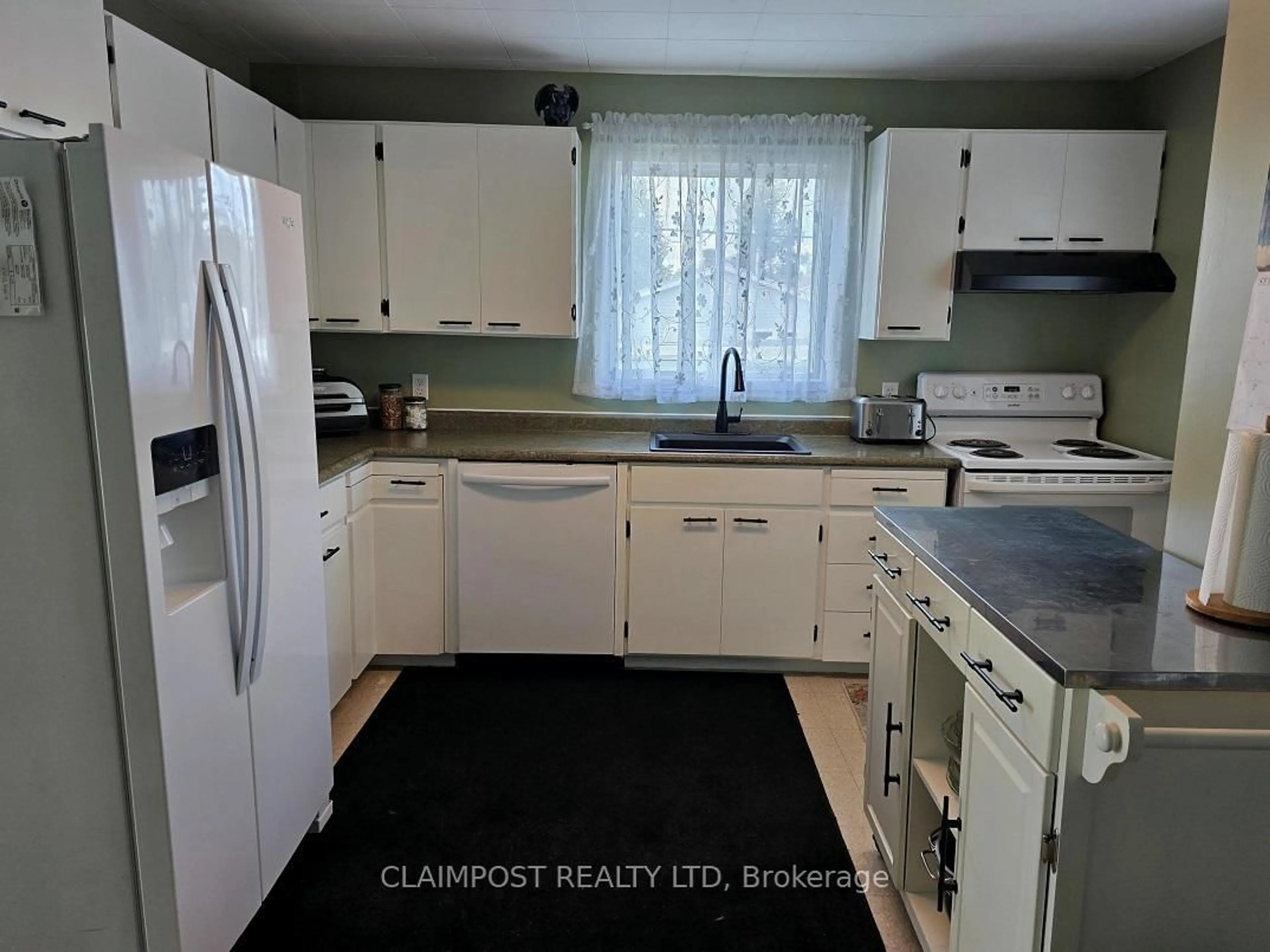 Standard kitchen, unknown for 40 Pine St, Sudbury Remote Area Ontario P0M 1W0