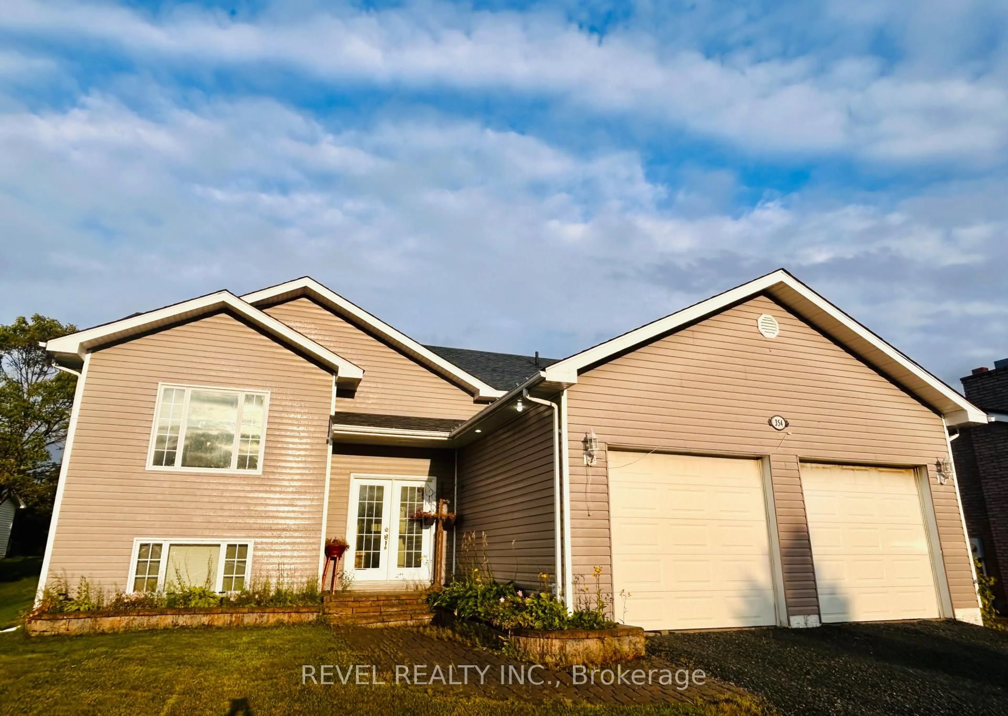 Home with brick exterior material, building for 354 Seventeenth Ave, Cochrane Ontario P0L 1C0