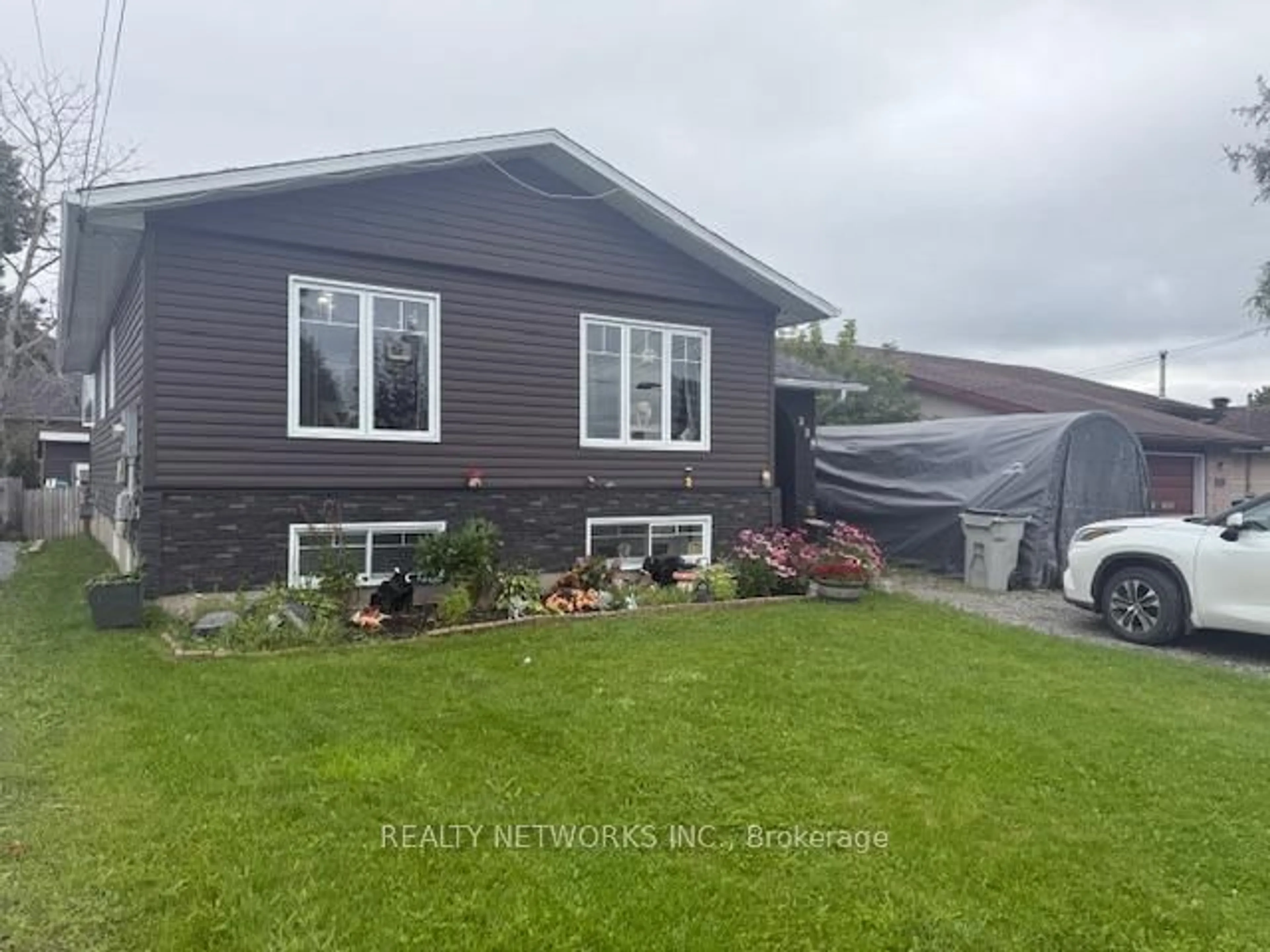 Home with vinyl exterior material, unknown for 225 Ottolen St (porcupine) St, Timmins Ontario P0N 1C0