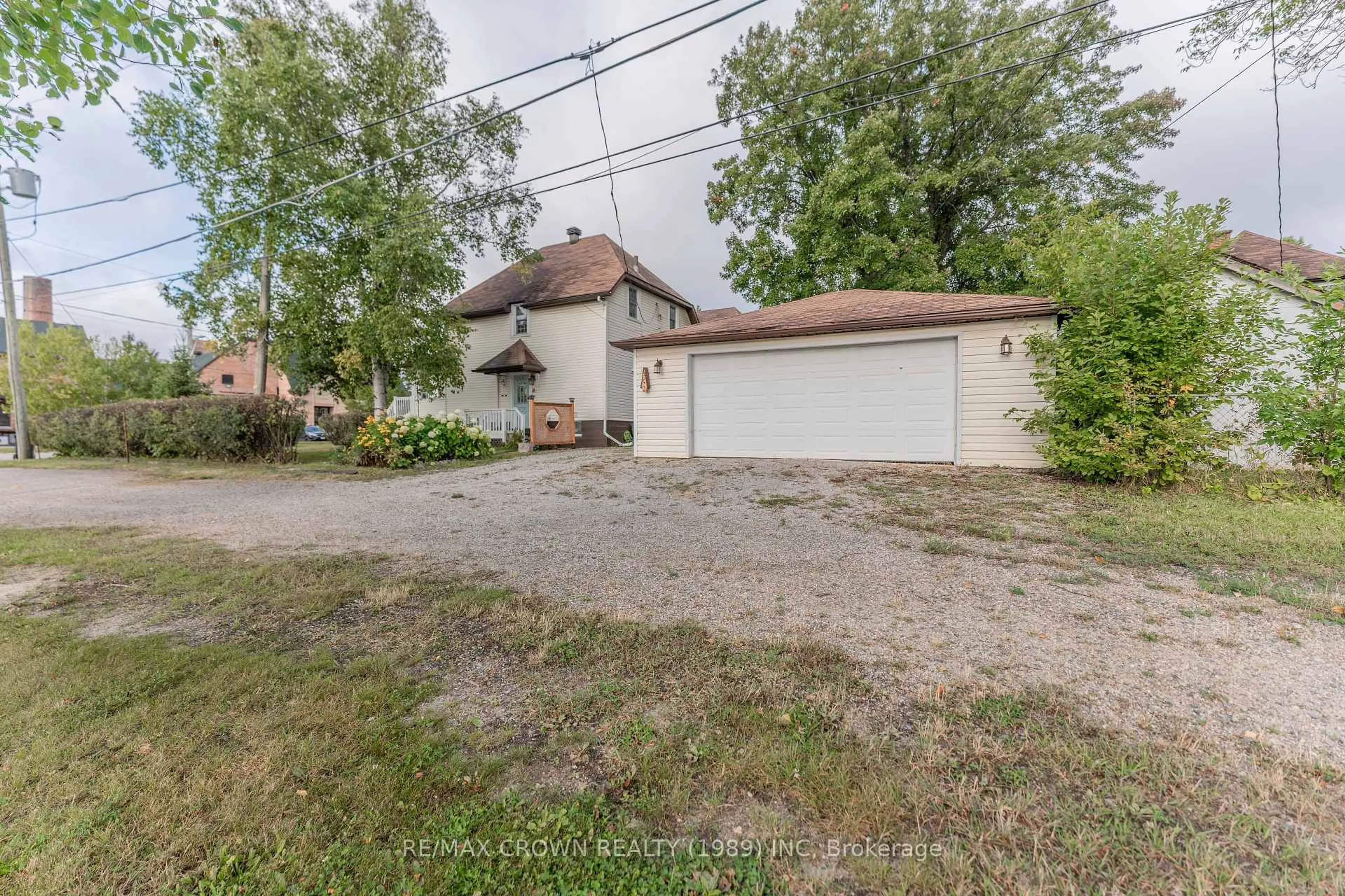 A pic from outside/outdoor area/front of a property/back of a property/a pic from drone, street for 6 Drury St, Kapuskasing Ontario P5N 1K8