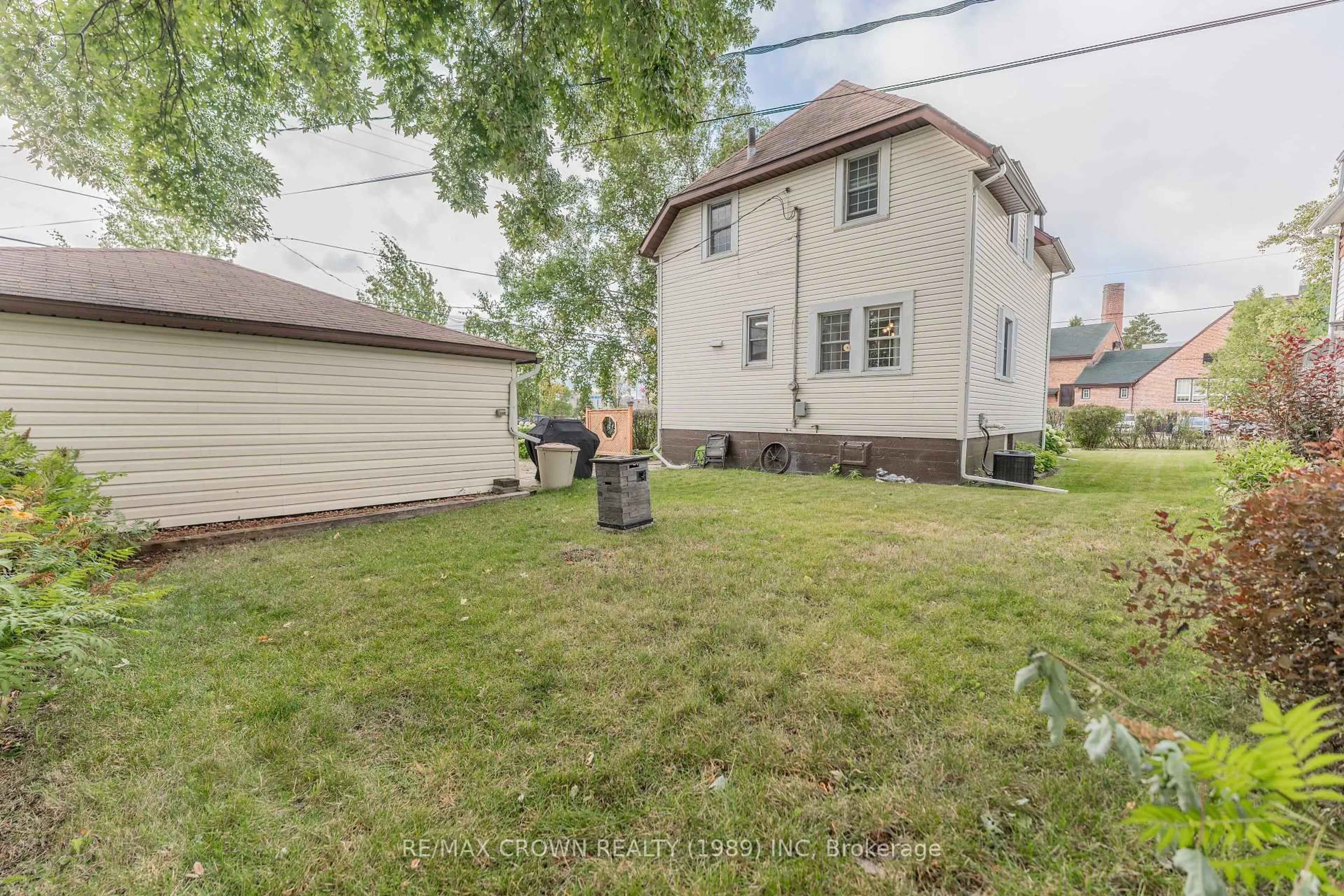 A pic from outside/outdoor area/front of a property/back of a property/a pic from drone, street for 6 Drury St, Kapuskasing Ontario P5N 1K8