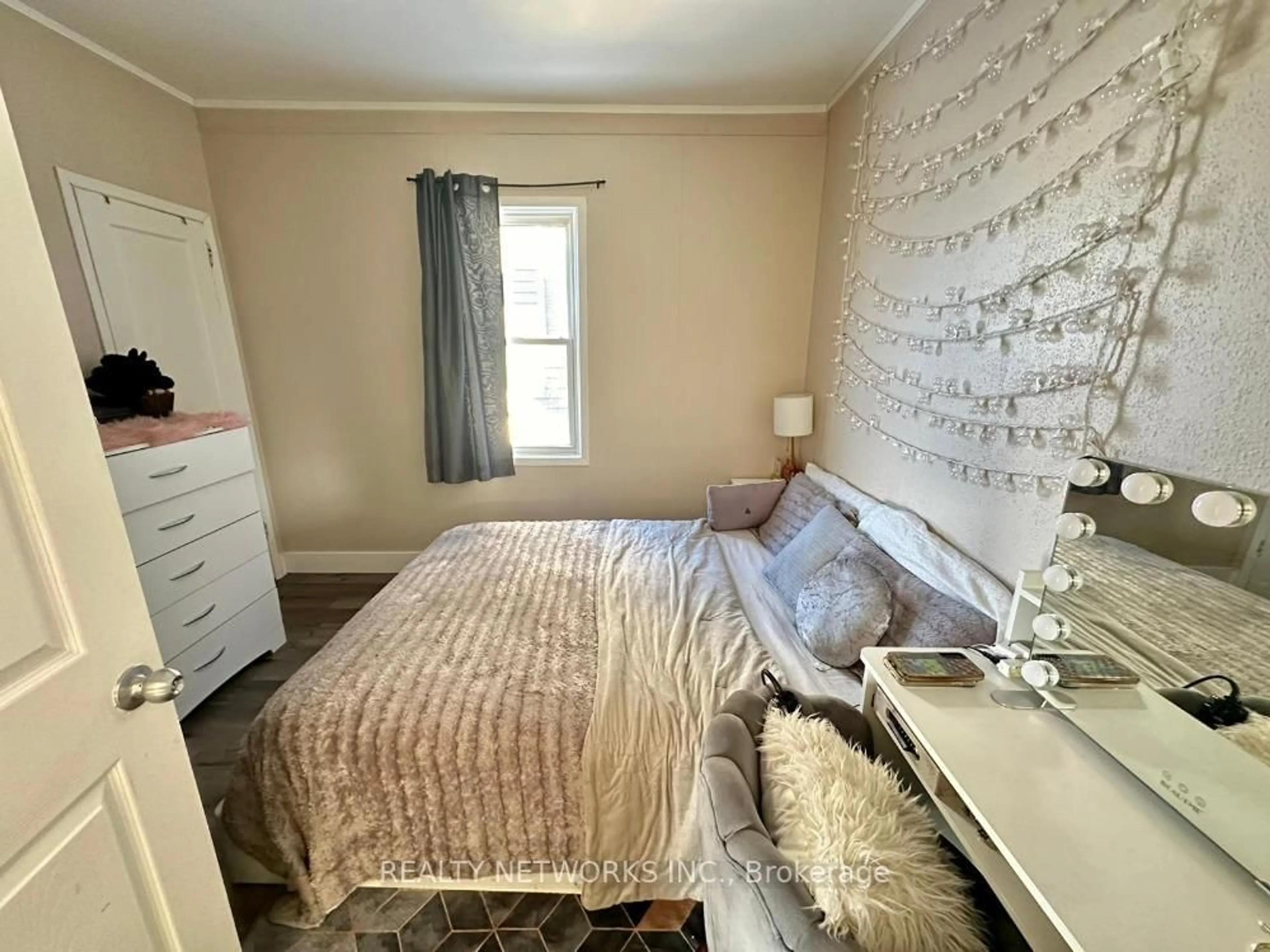 A pic of a room for 184 Cedar St, Timmins Ontario P4N 6J3