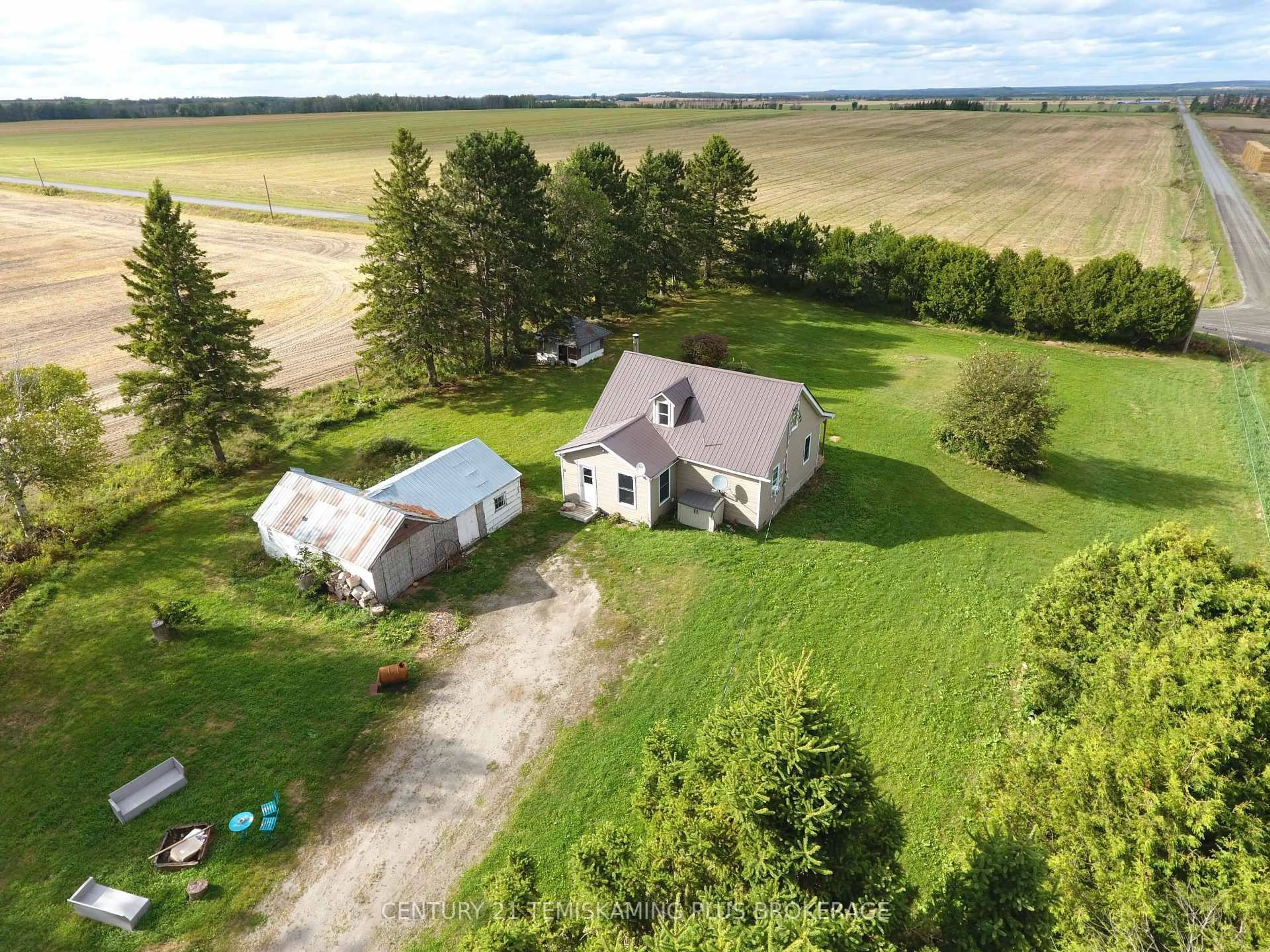A pic from outside/outdoor area/front of a property/back of a property/a pic from drone, unknown for 253156 Roger's Rd, Englehart Ontario P0J 1H0