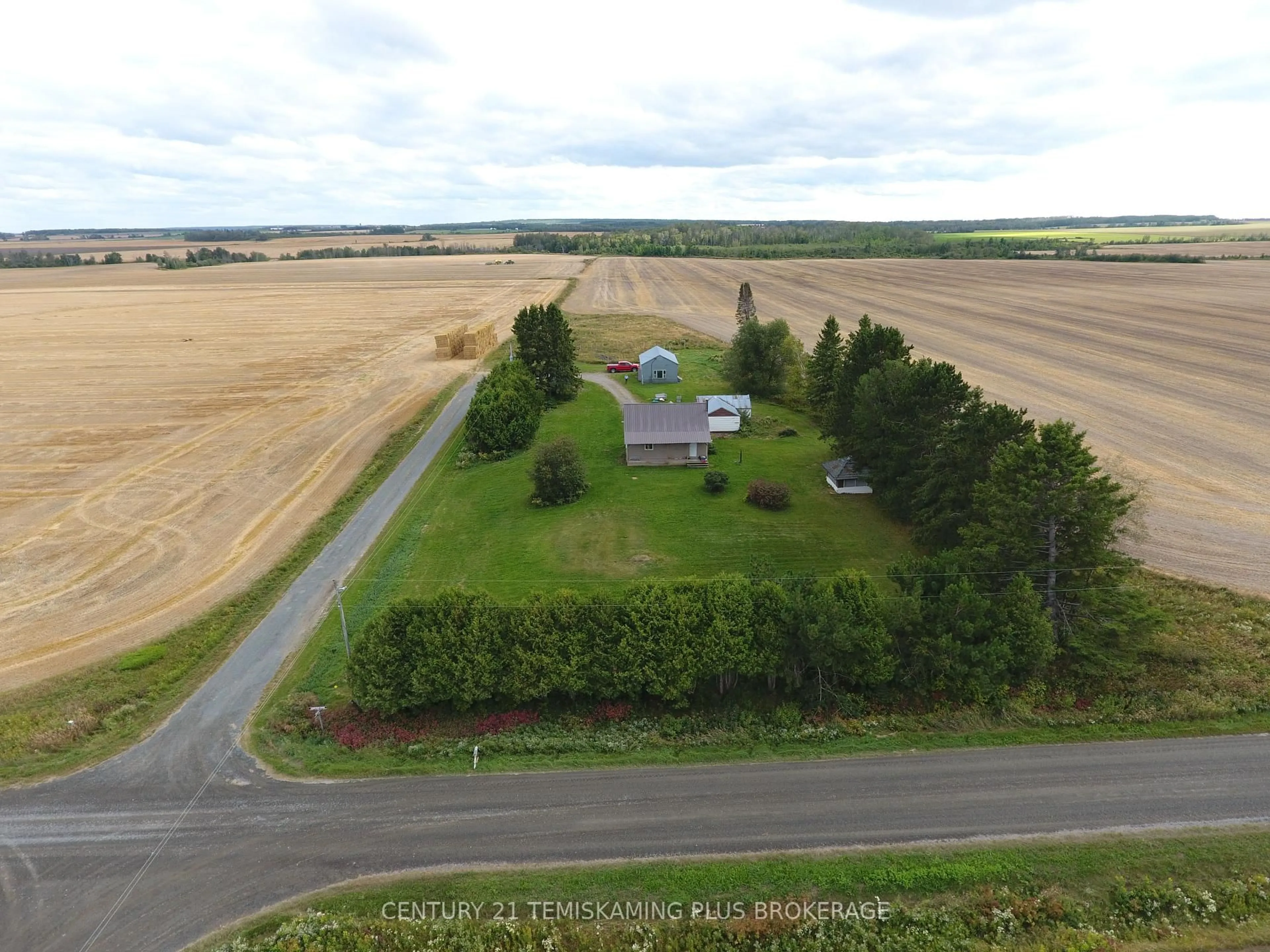 A pic from outside/outdoor area/front of a property/back of a property/a pic from drone, water/lake/river/ocean view for 253156 Roger's Rd, Englehart Ontario P0J 1H0