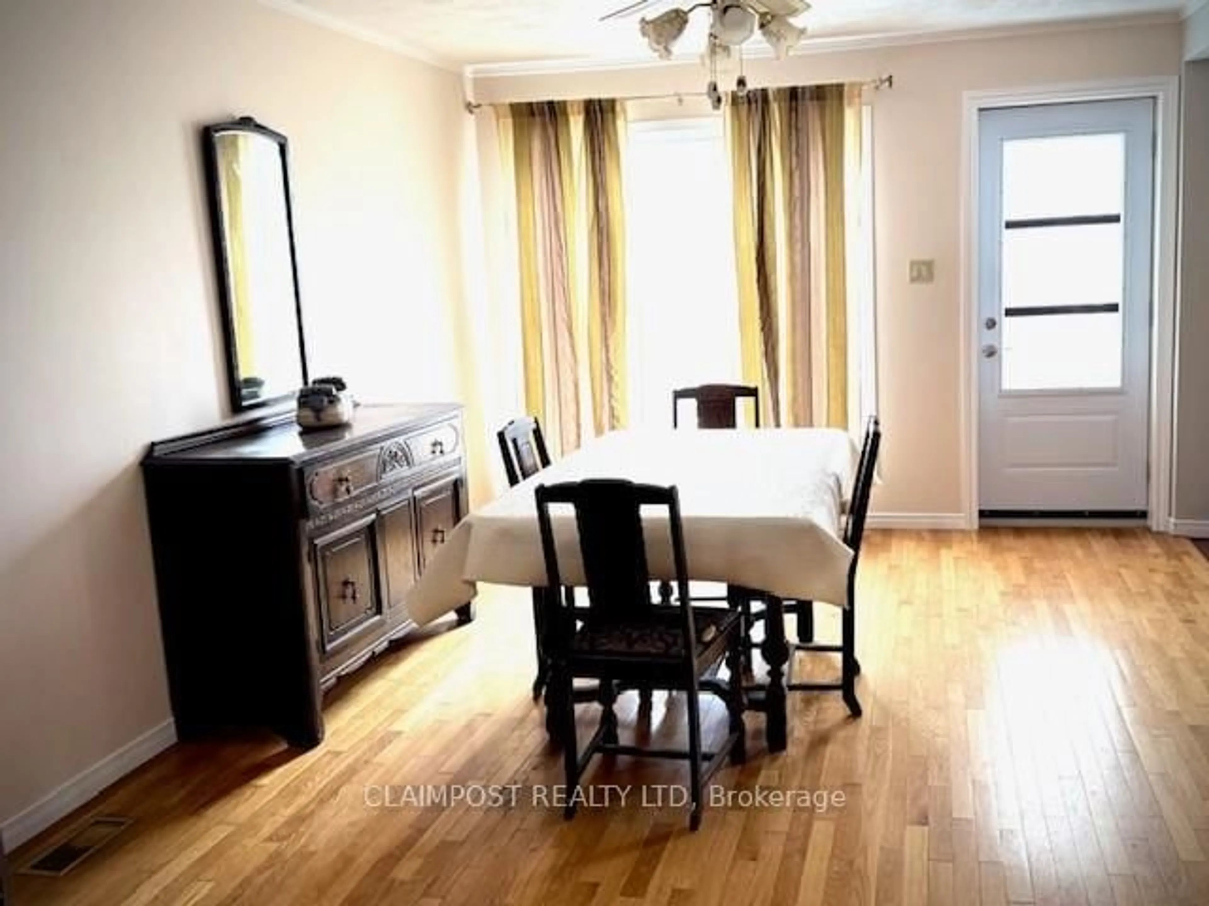 Dining room, wood/laminate floor for 33 Lincoln Ave, Timmins Ontario P4N 4K1