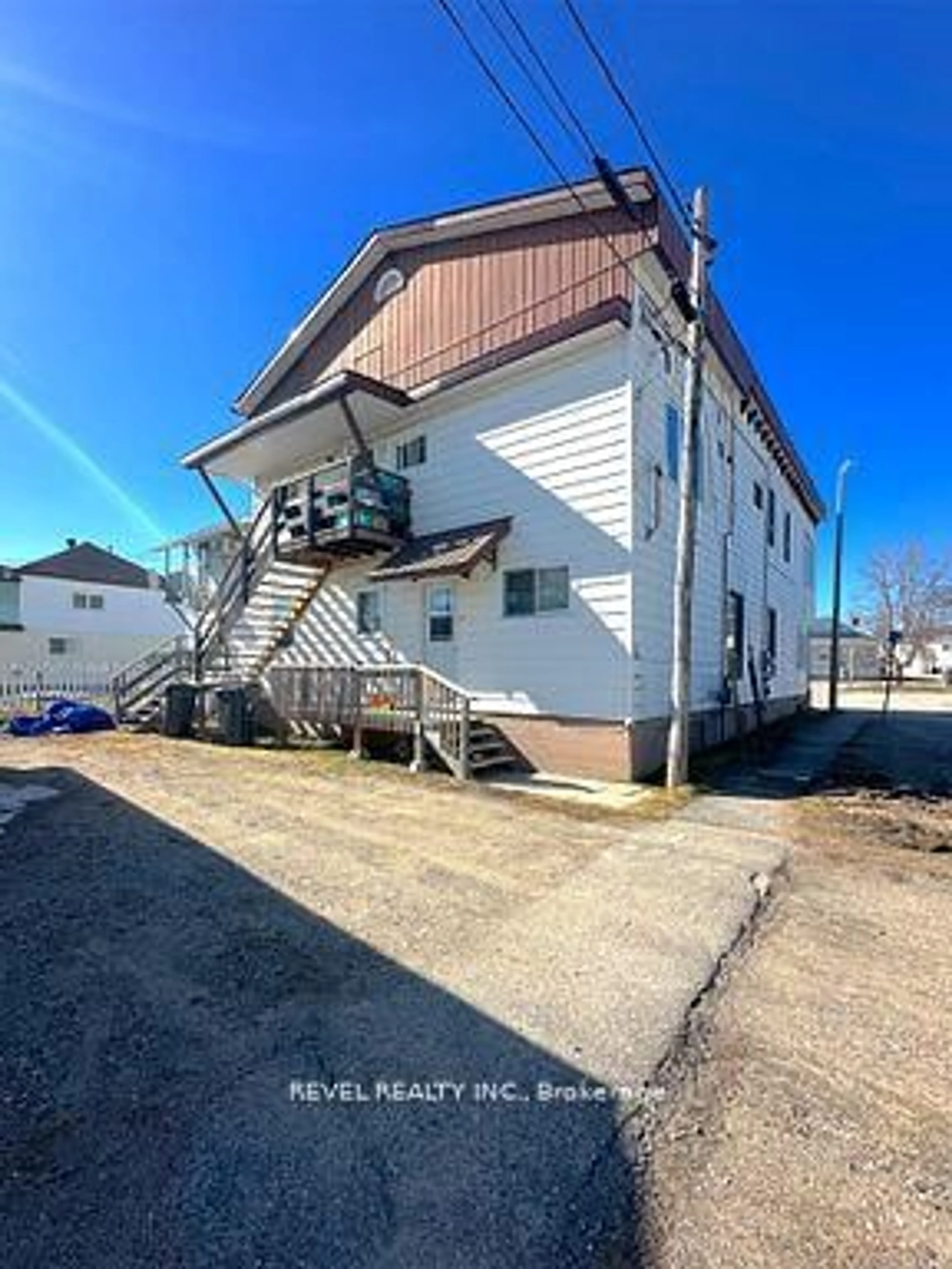 A pic from outside/outdoor area/front of a property/back of a property/a pic from drone, building for 387 Main St, Iroquois Falls Ontario P0K 1G0