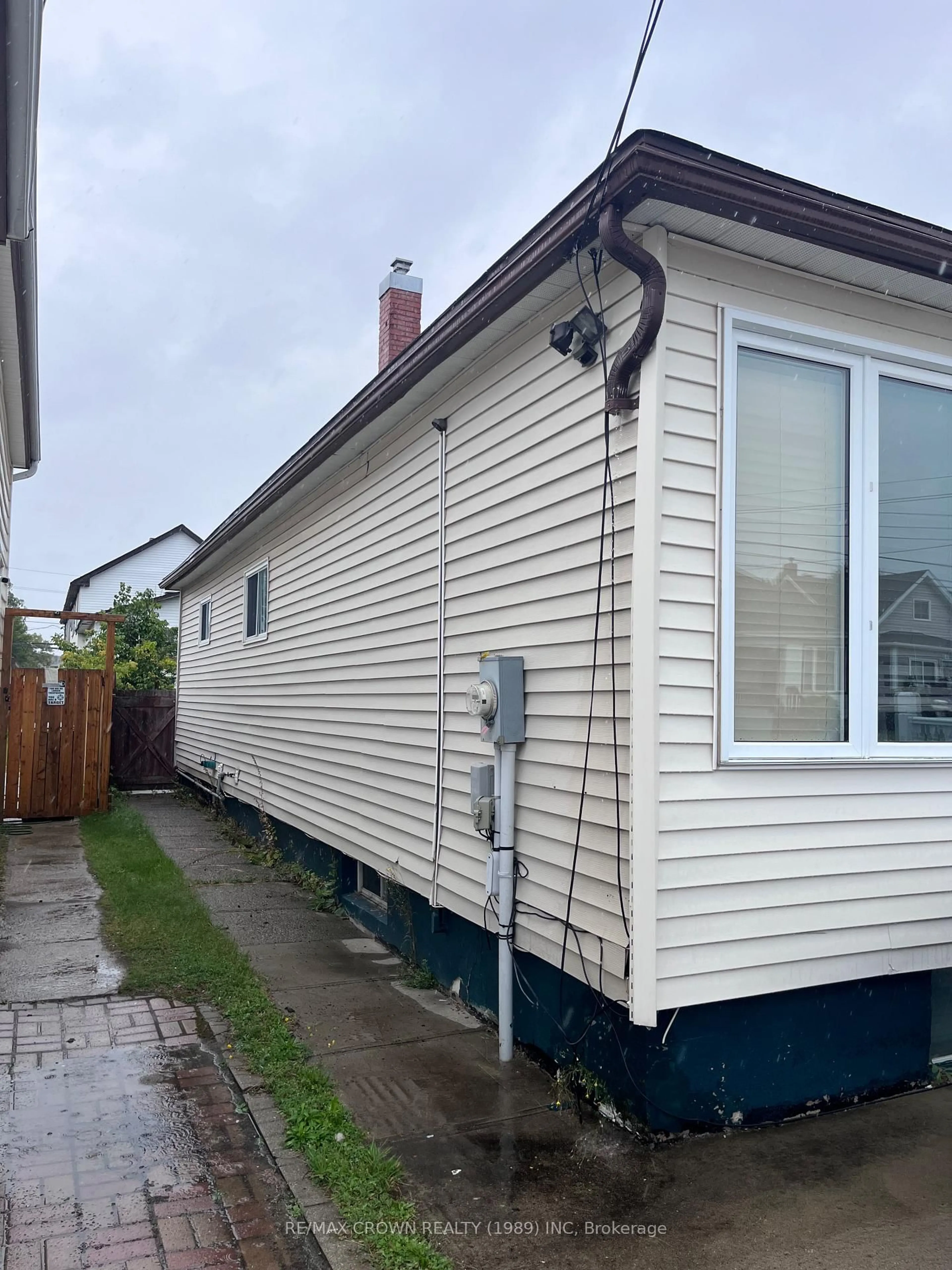 Home with vinyl exterior material, street for 332 Cedar St, Timmins Ontario P4N 2H5