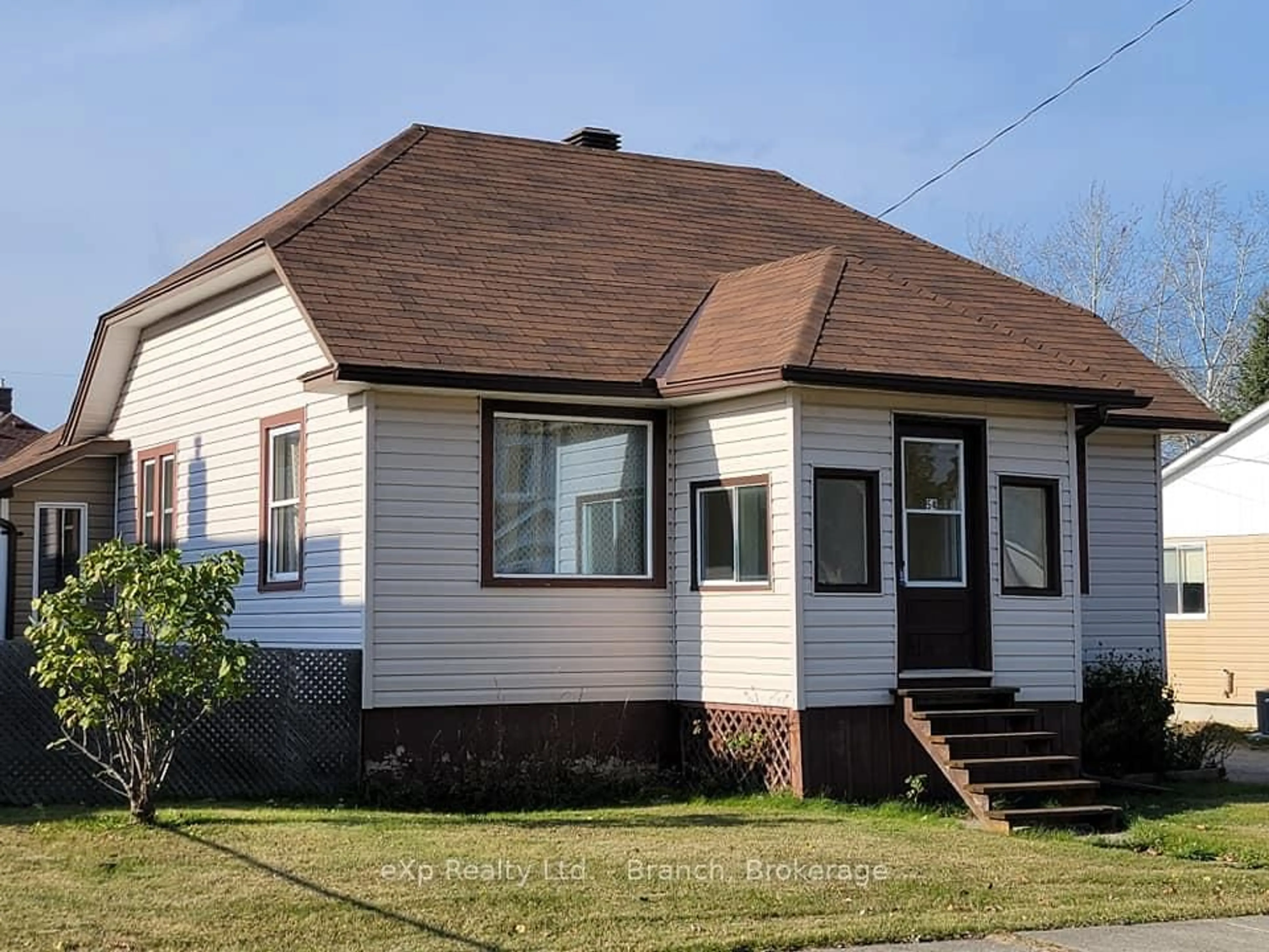 Home with vinyl exterior material, street for 54 Sixth St, Smooth Rock Falls Ontario P0L 2B0