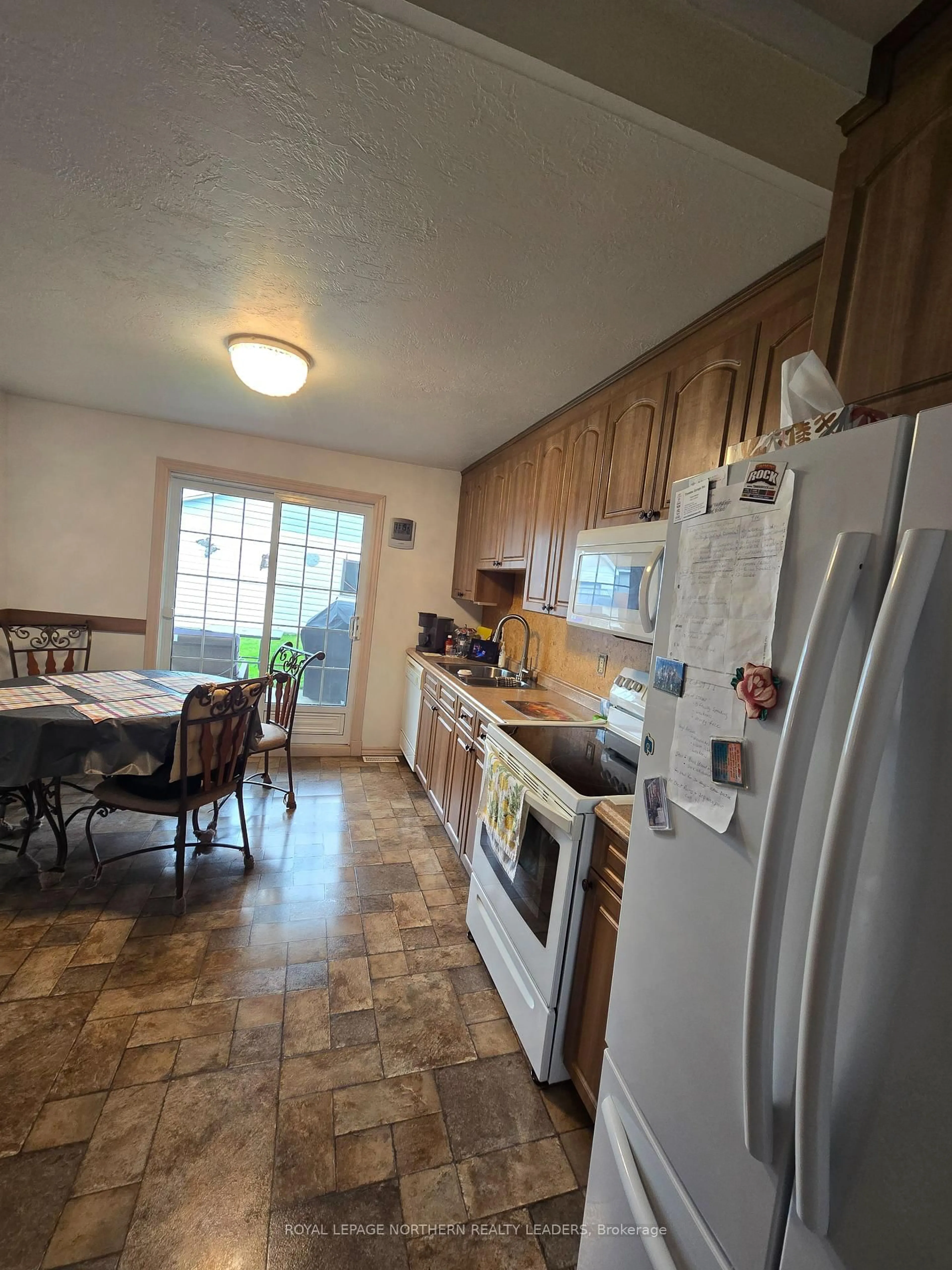 Standard kitchen, unknown for 8 Borden Ave, Timmins Ontario P4N 4E7