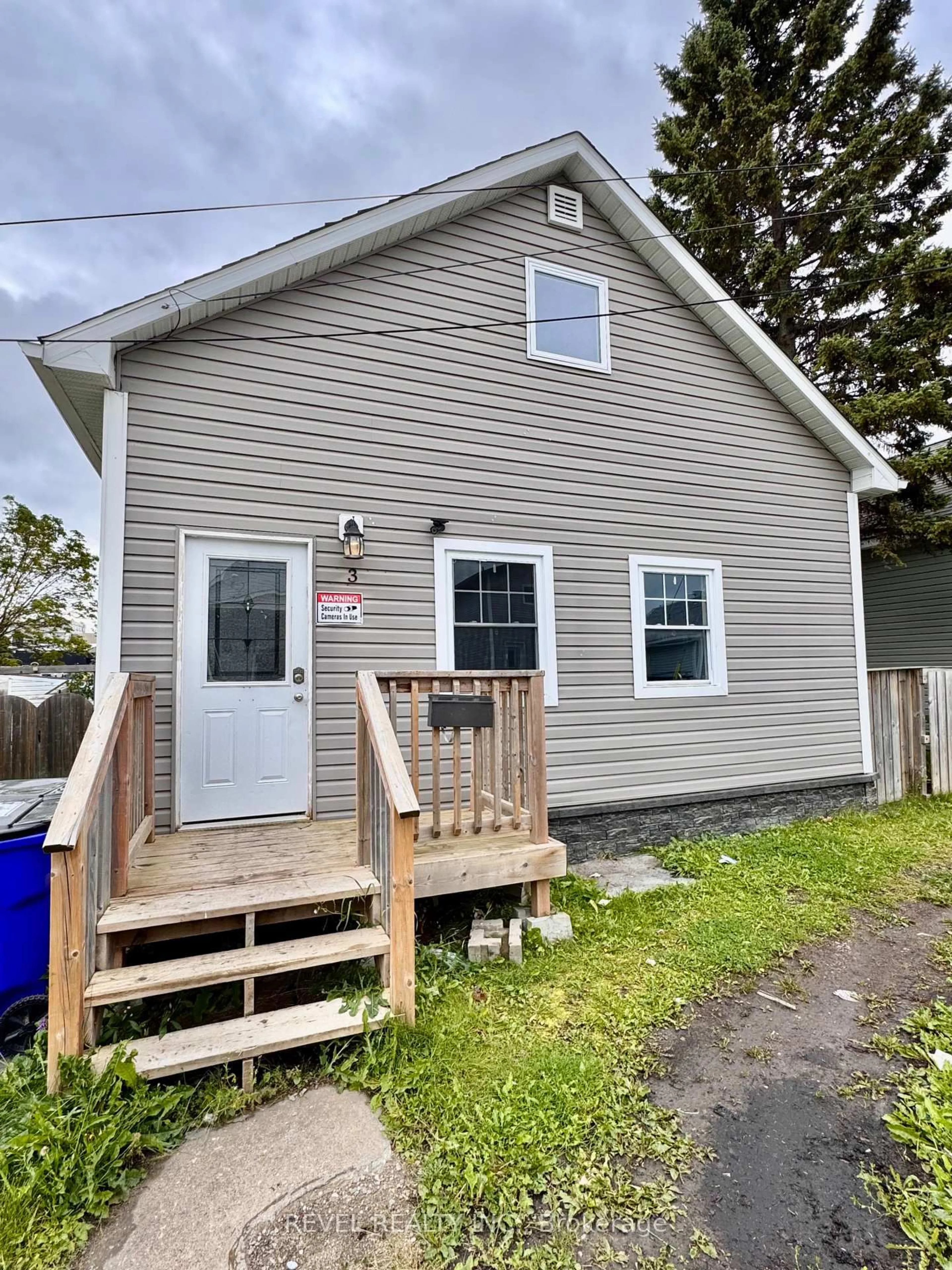 Home with vinyl exterior material, street for 3 Borden Ave, Timmins Ontario P4N 4E6