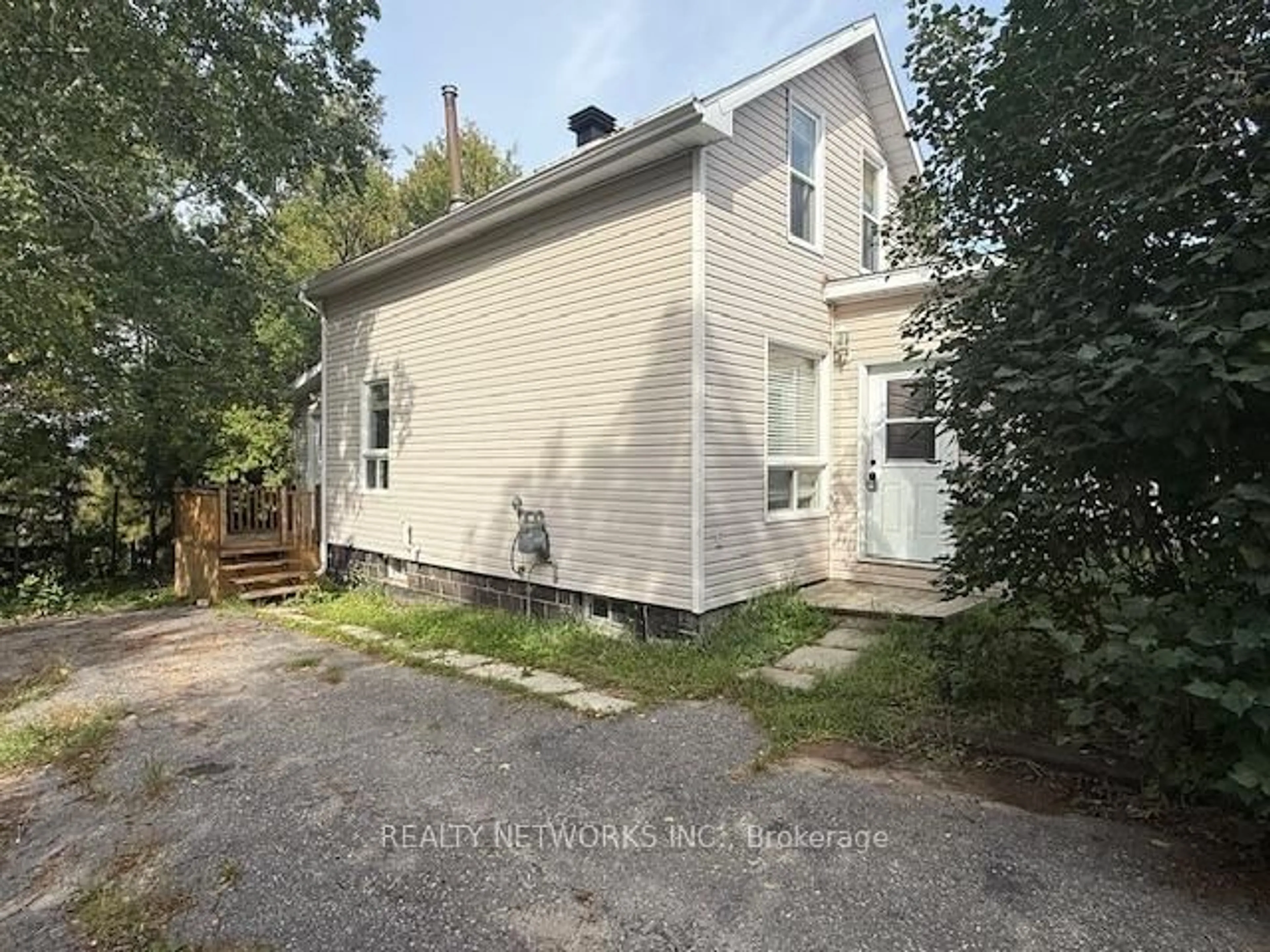 A pic from outside/outdoor area/front of a property/back of a property/a pic from drone, street for 156 Warner St, Timmins Ontario P0N 1H0