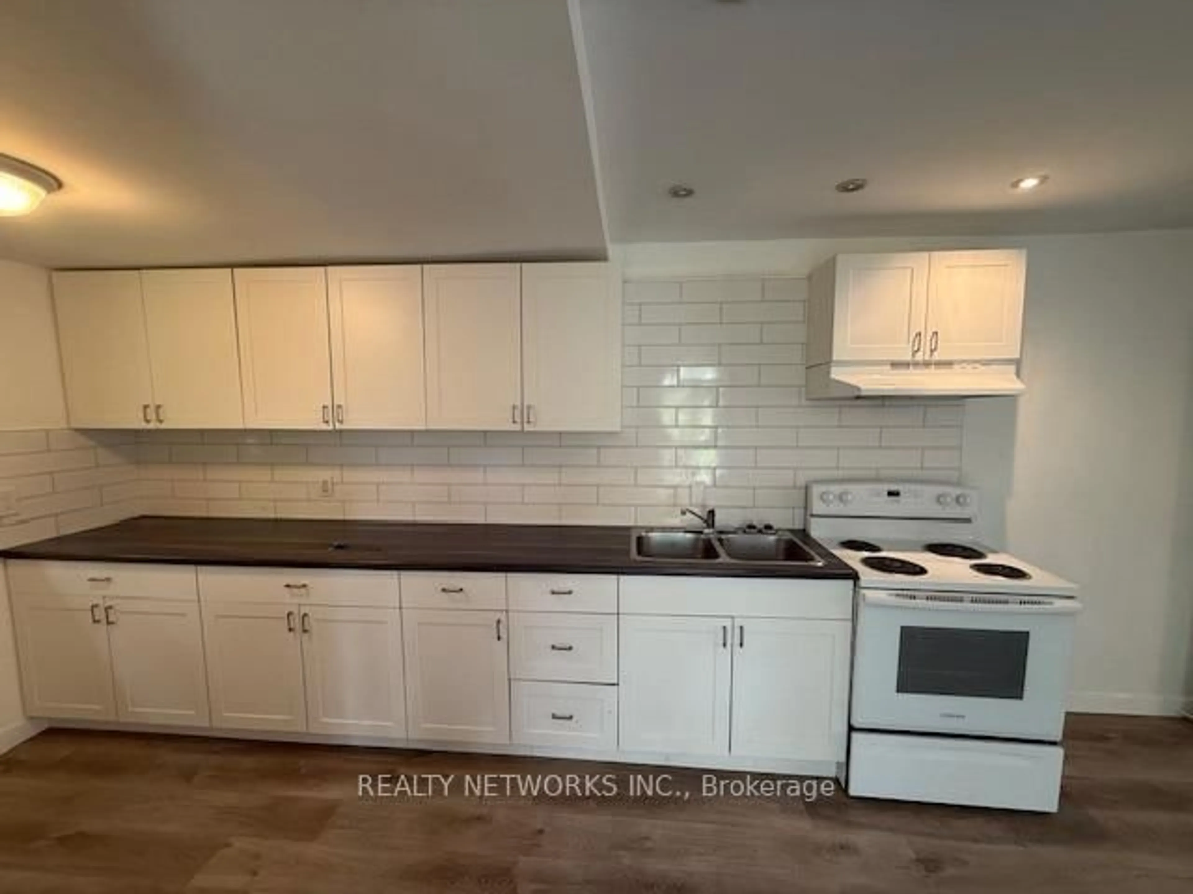 Standard kitchen, ceramic/tile floor for 156 Warner St, Timmins Ontario P0N 1H0