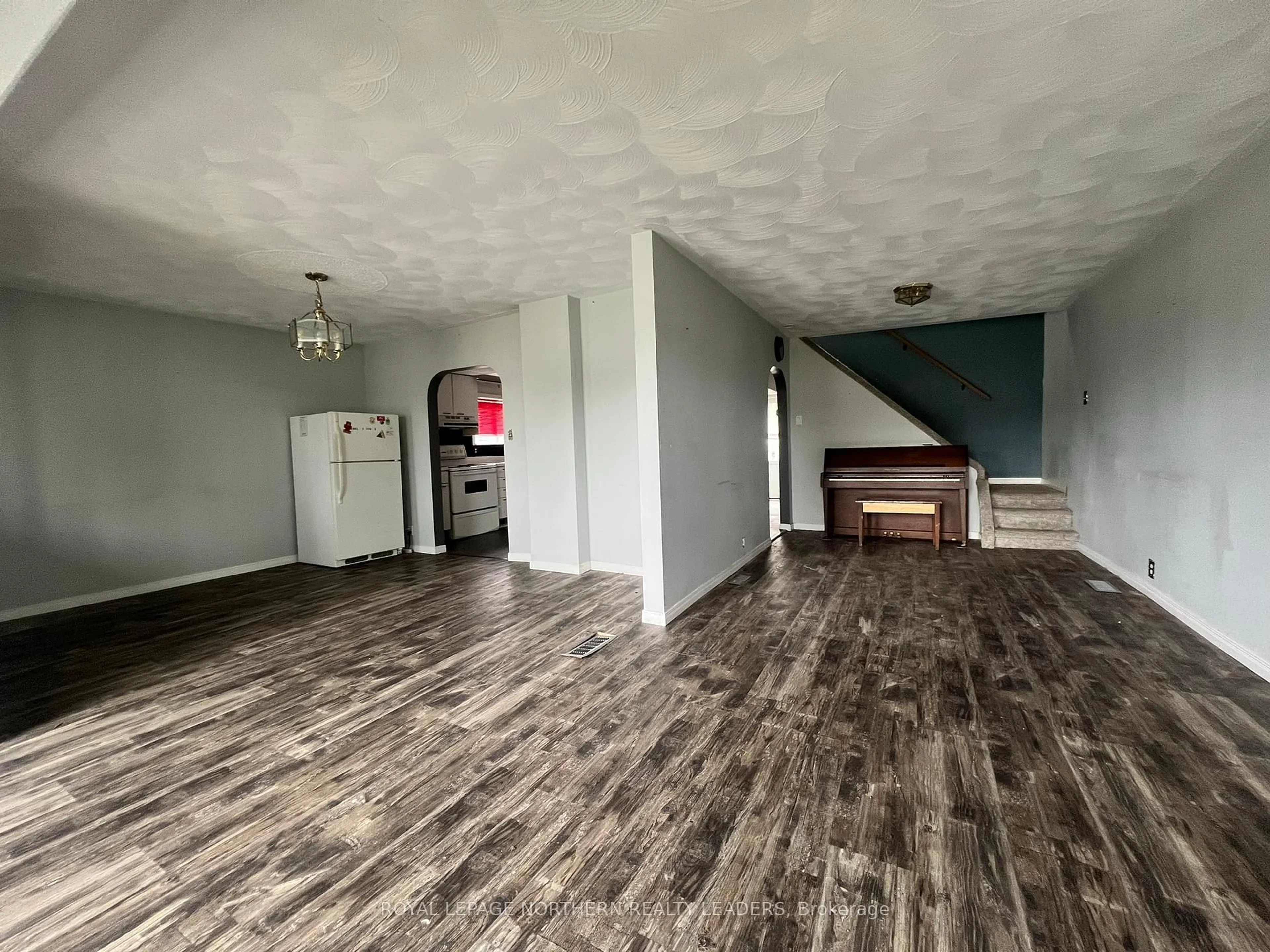 A pic of a room for 305 Corporation St, Timmins Ontario P0N 1C0