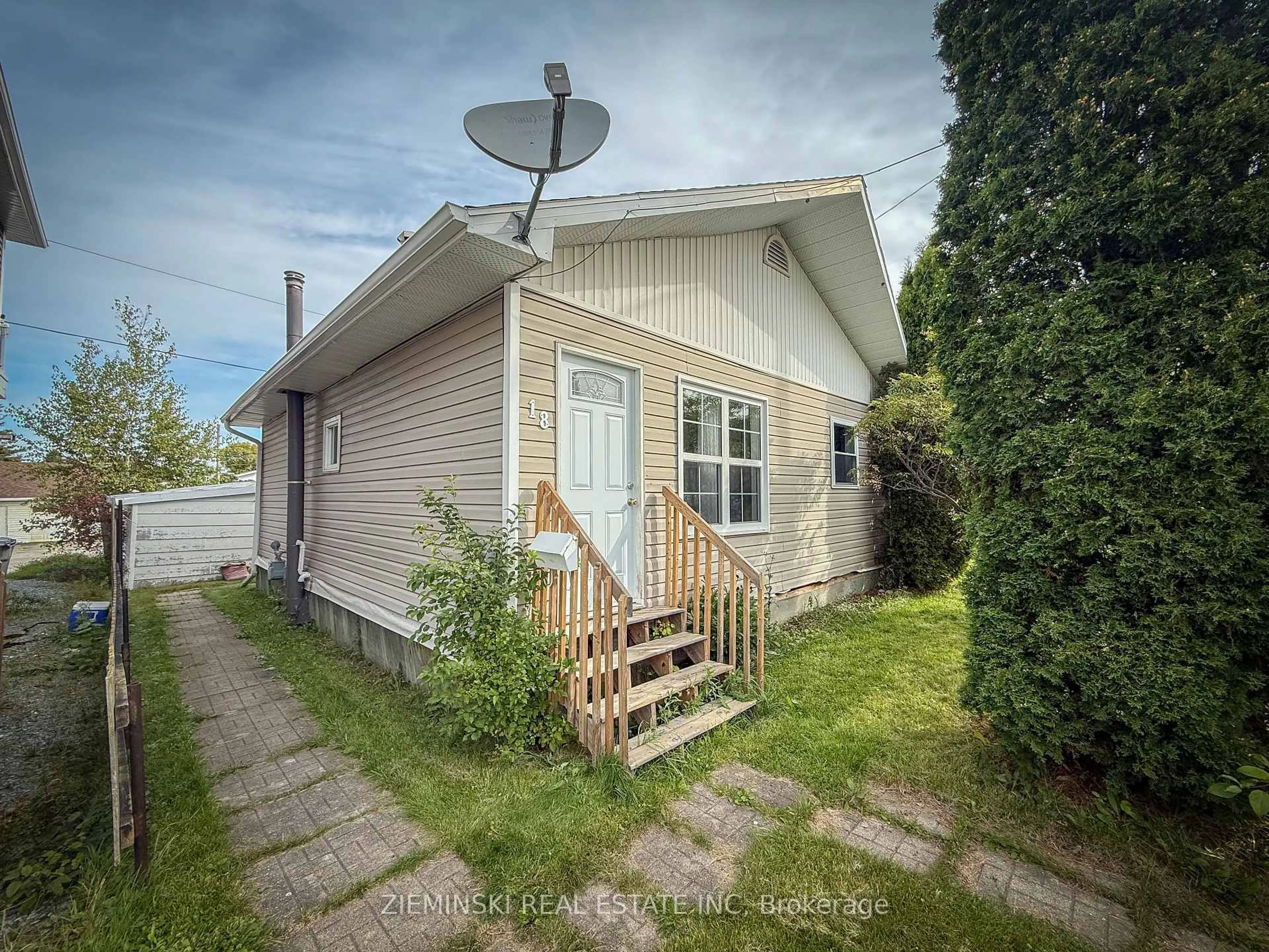 A pic from outside/outdoor area/front of a property/back of a property/a pic from drone, street for 18 Laurier Ave, Timmins Ontario P4N 4G5