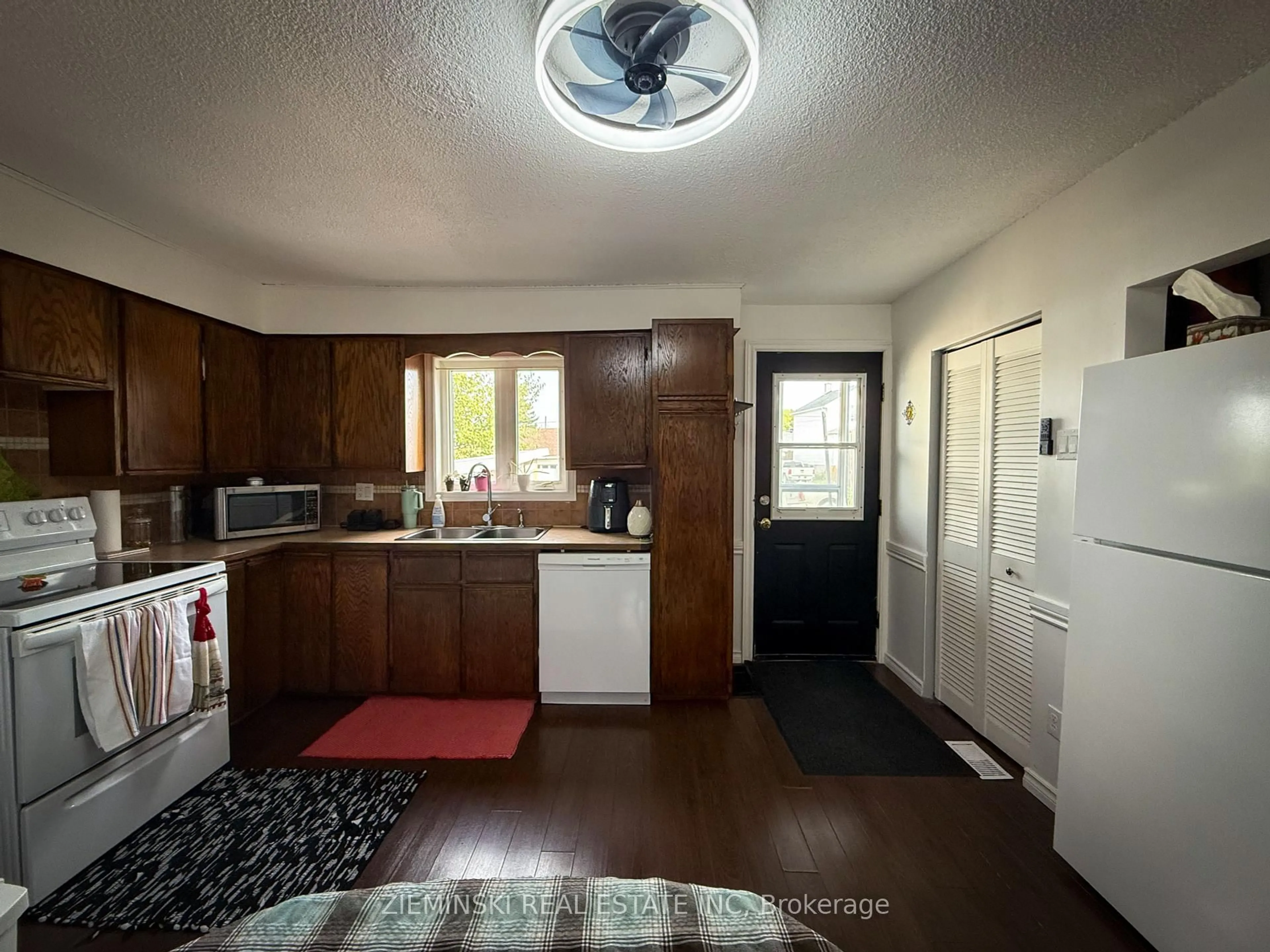 A pic of a room for 18 Laurier Ave, Timmins Ontario P4N 4G5