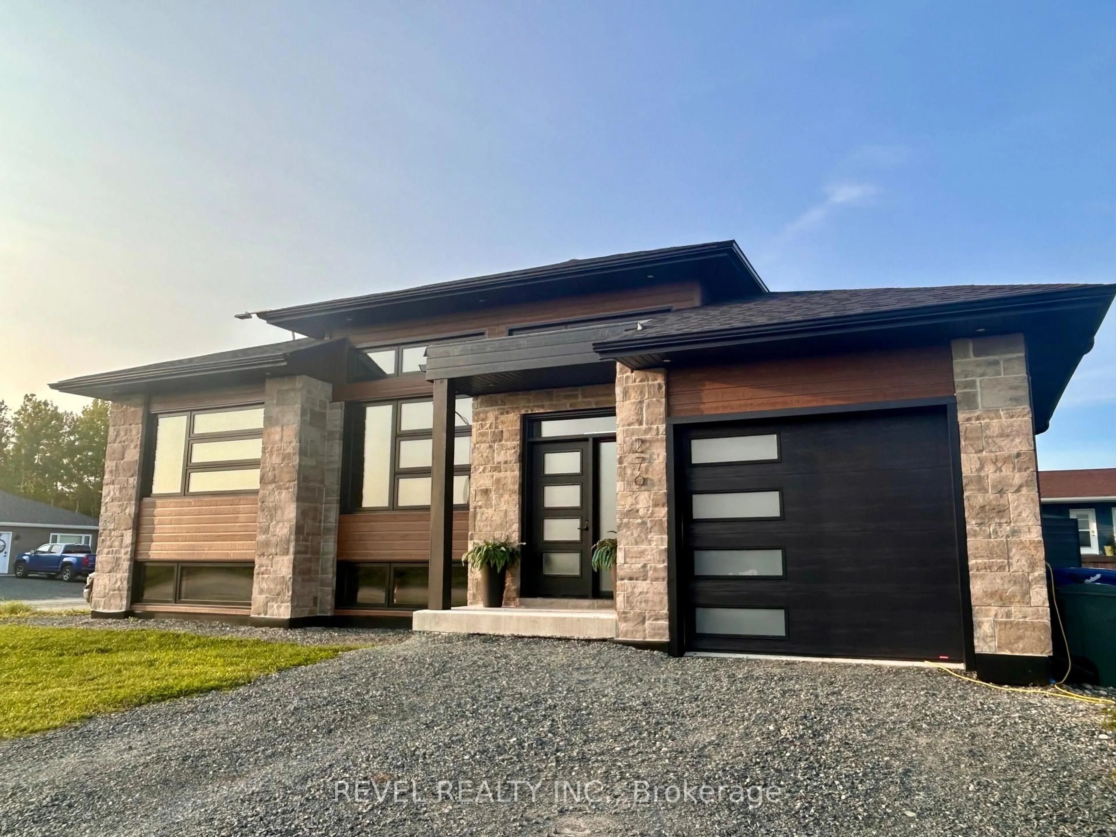 Home with brick exterior material, building for 279 Tenth St, Cochrane Ontario P0L 1C0