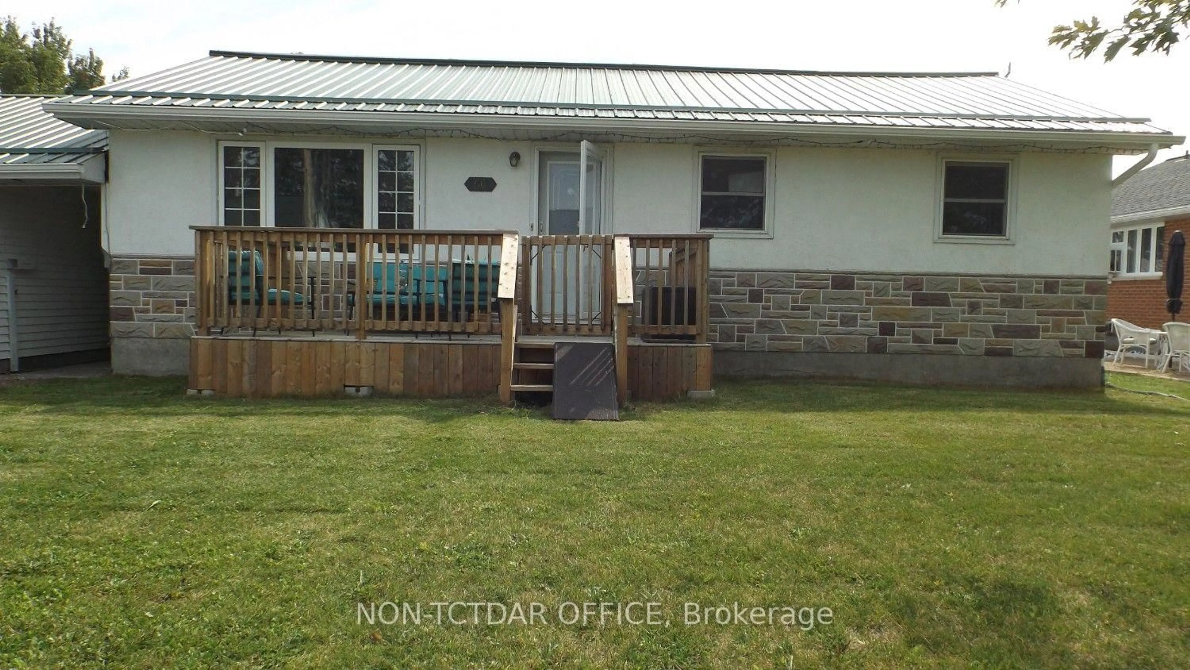 Patio, mountain view for 56 Ninth Ave, Englehart Ontario P0J 1H0