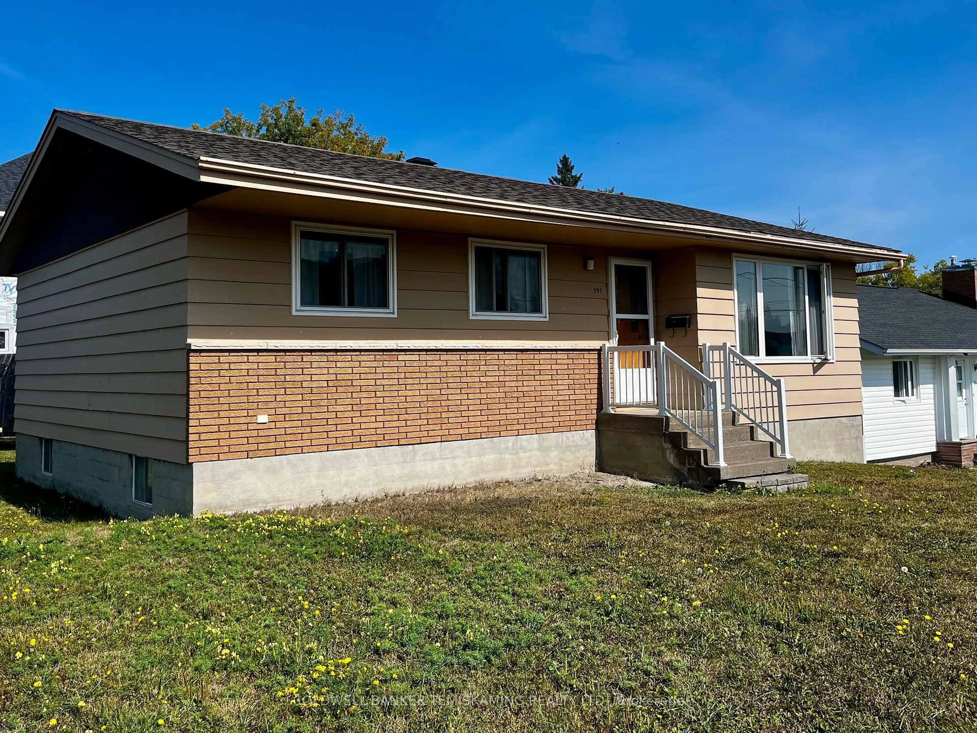 Home with vinyl exterior material, street for 397 Russell St, Temiskaming Shores Ontario P0J 1K0