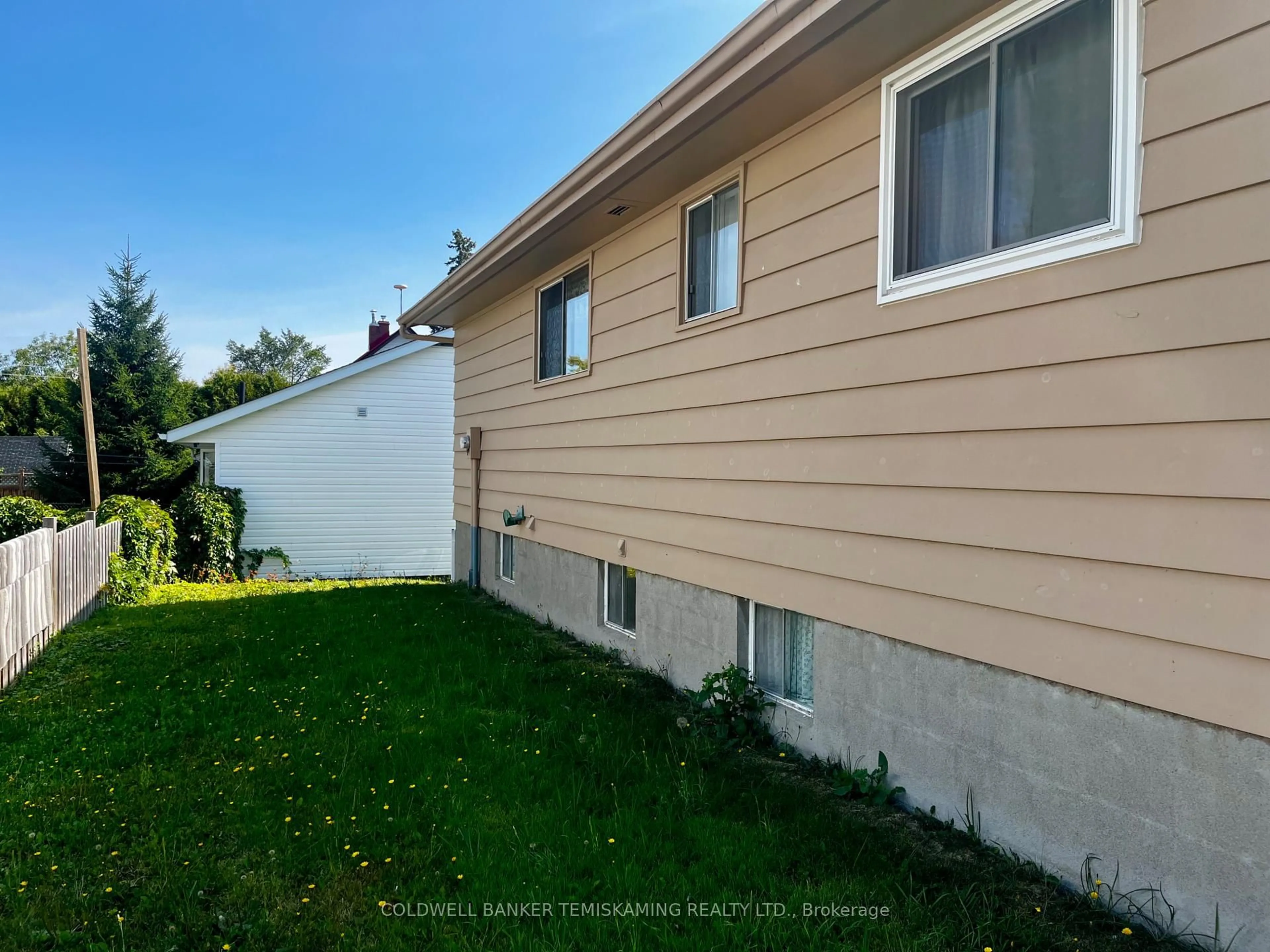 Home with vinyl exterior material, street for 397 Russell St, Temiskaming Shores Ontario P0J 1K0