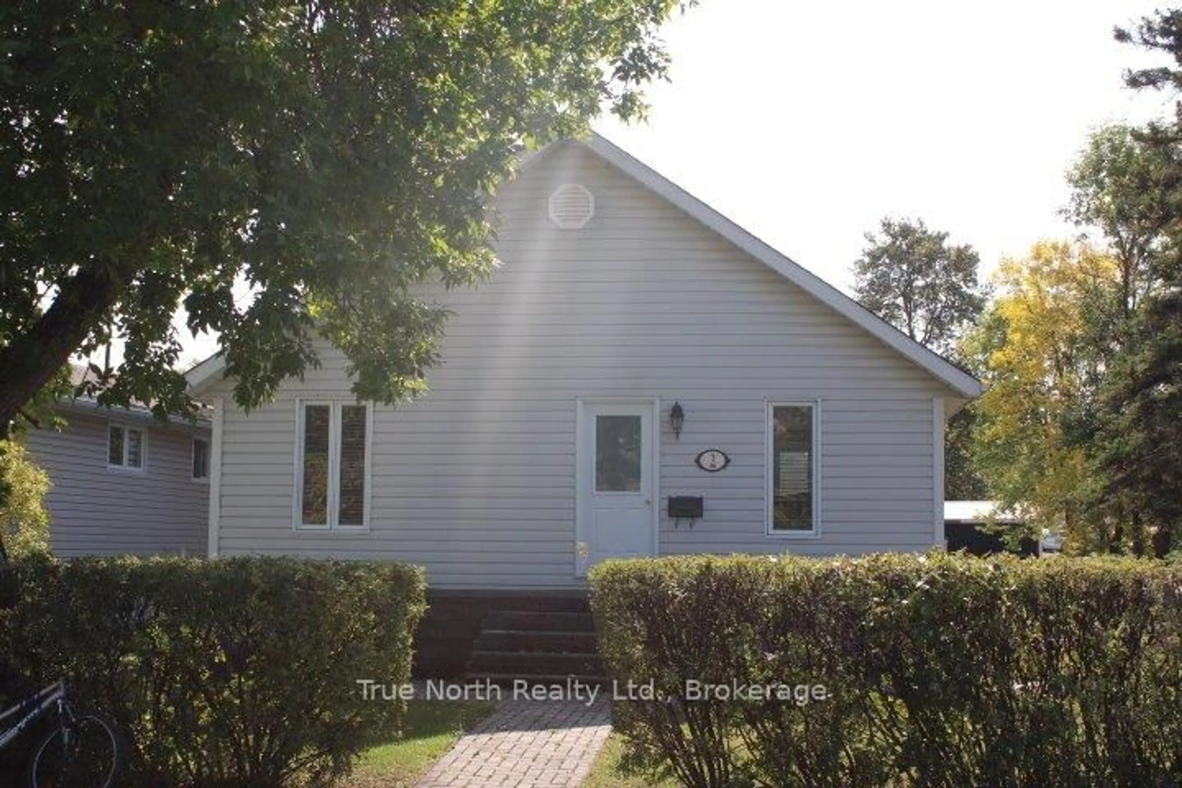 Home with vinyl exterior material, building for 2 Murdock St, Kapuskasing Ontario P5N 1H7
