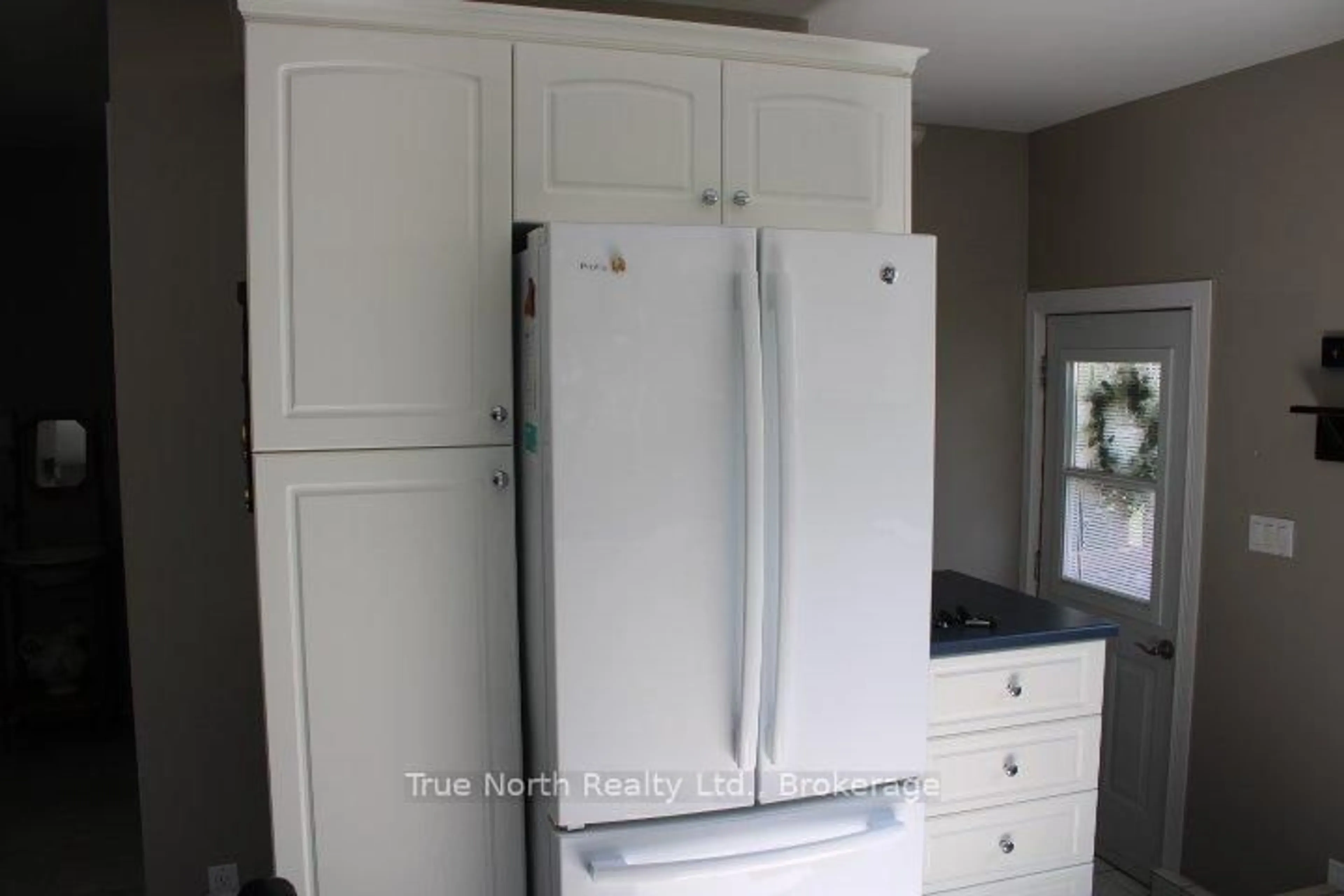 Standard kitchen, ceramic/tile floor for 2 Murdock St, Kapuskasing Ontario P5N 1H7