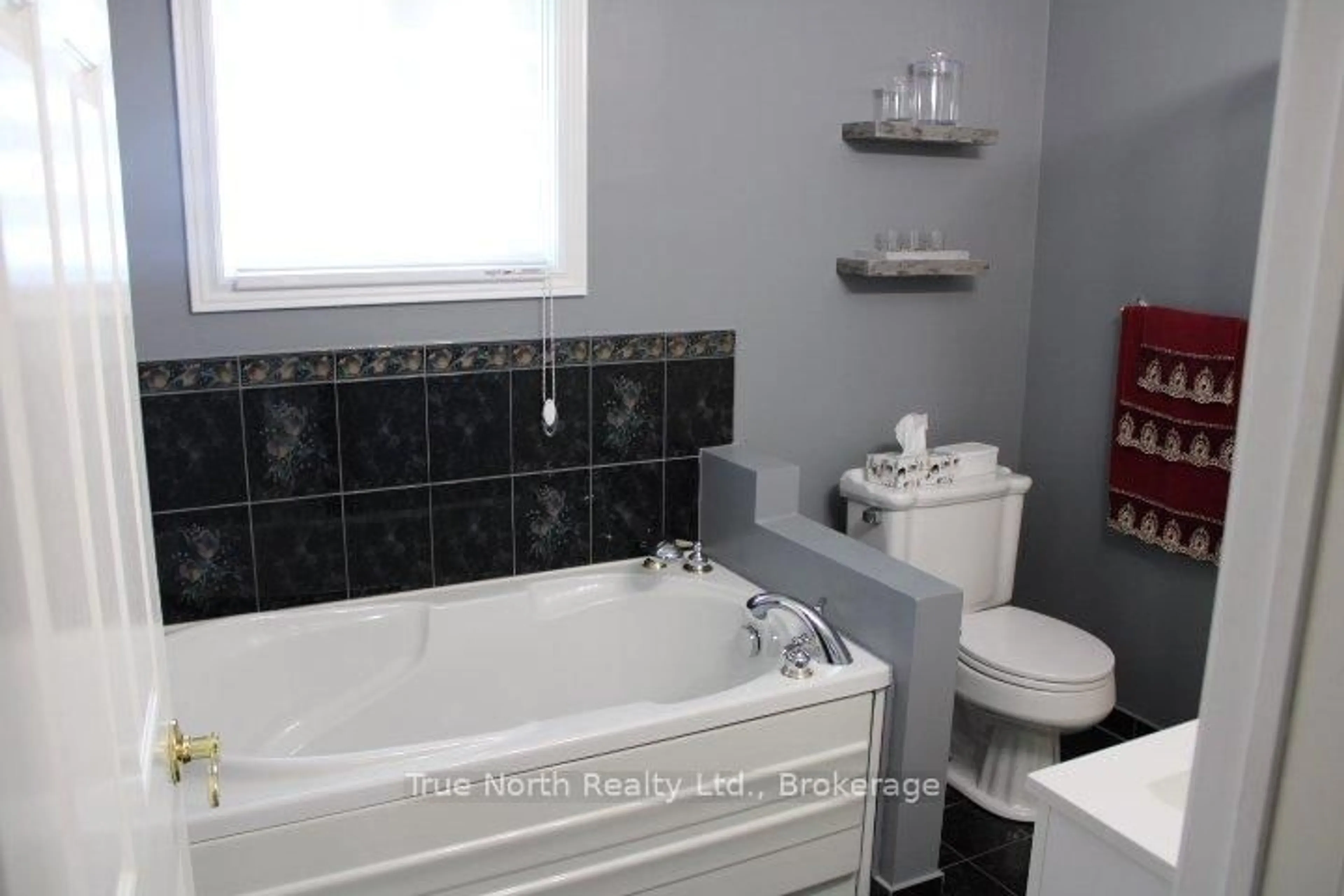Contemporary bathroom, ceramic/tile floor for 2 Murdock St, Kapuskasing Ontario P5N 1H7