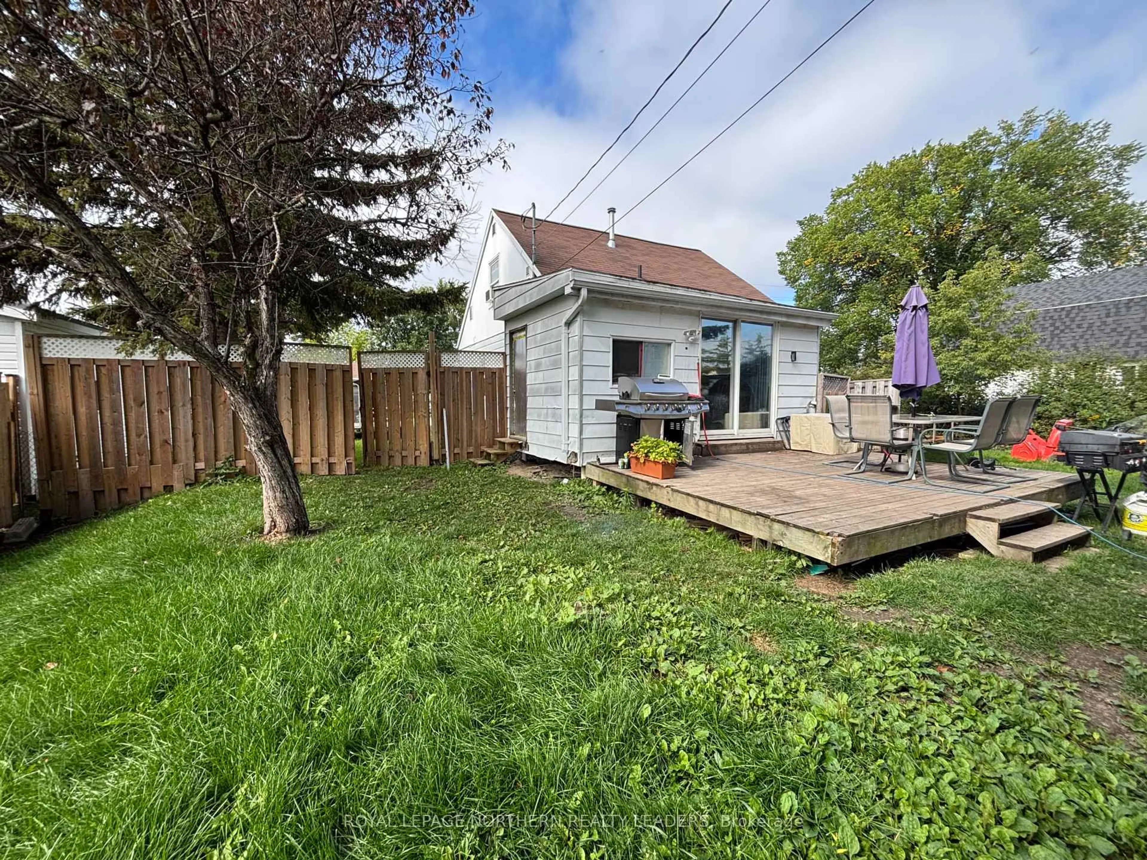 A pic from outside/outdoor area/front of a property/back of a property/a pic from drone, street for 124 Fourteenth Ave, Cochrane Ontario P0L 1C0