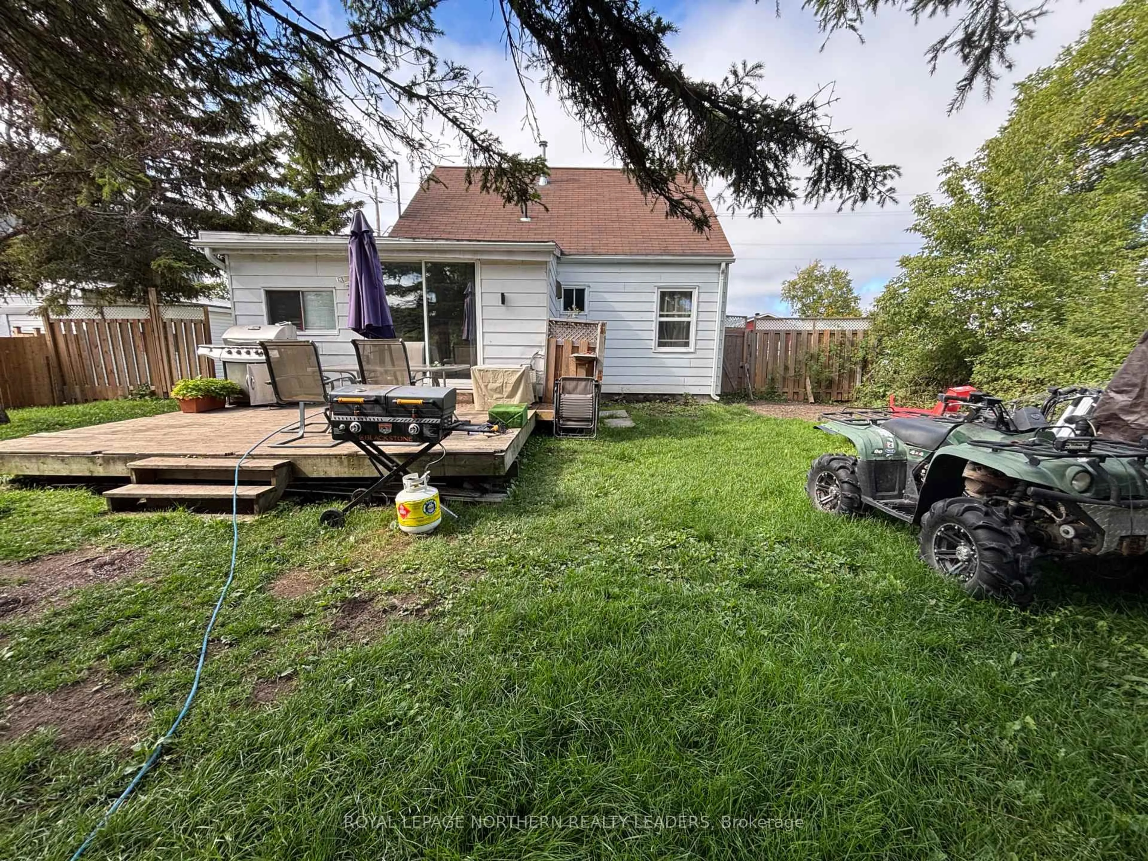 A pic from outside/outdoor area/front of a property/back of a property/a pic from drone, unknown for 124 Fourteenth Ave, Cochrane Ontario P0L 1C0